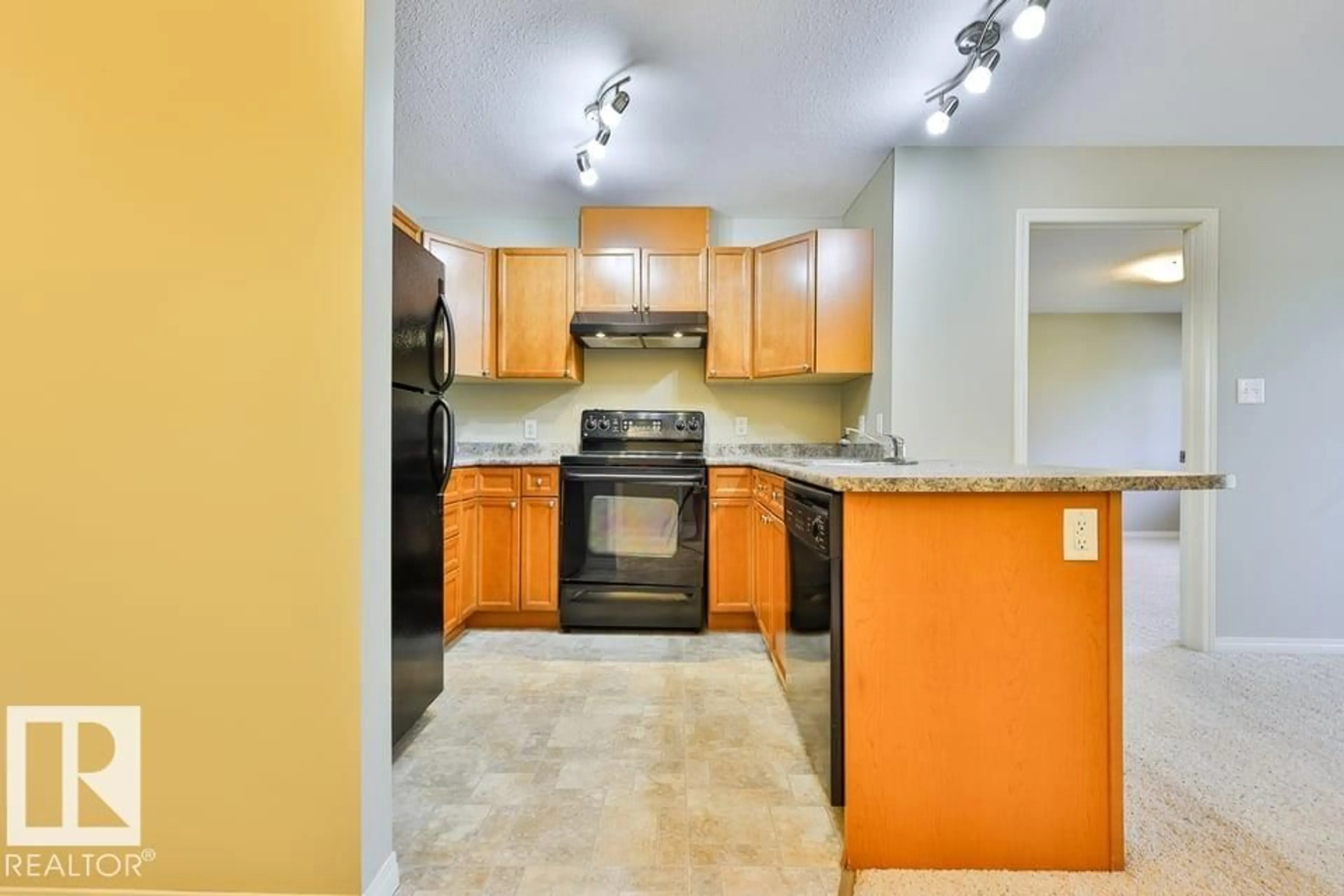 Standard kitchen, unknown for 406 - 4903 47 AV, Stony Plain Alberta T7Z0C6