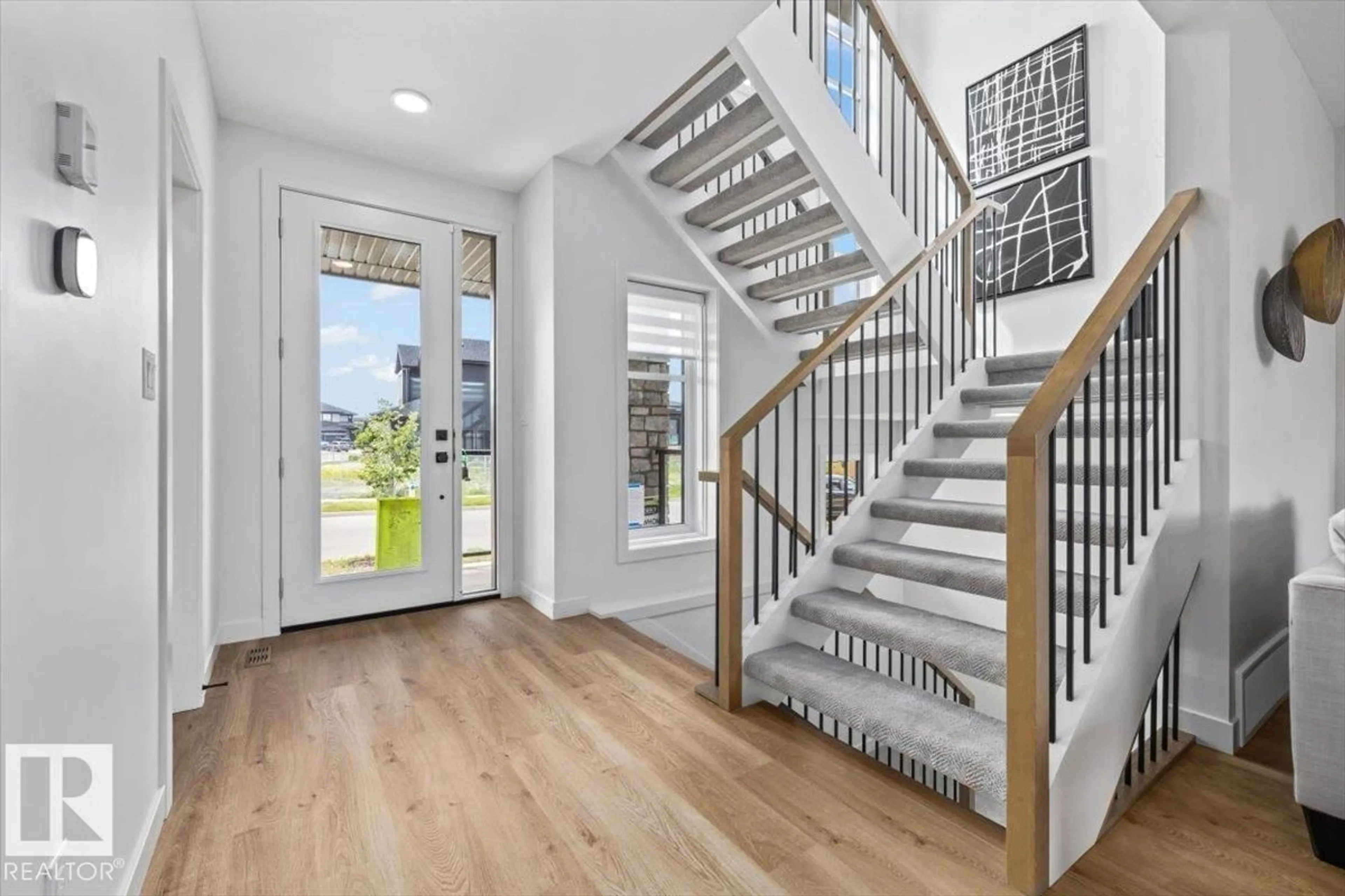 Indoor entryway for SW - 4543 KNIGHT WD, Edmonton Alberta T6W4B7