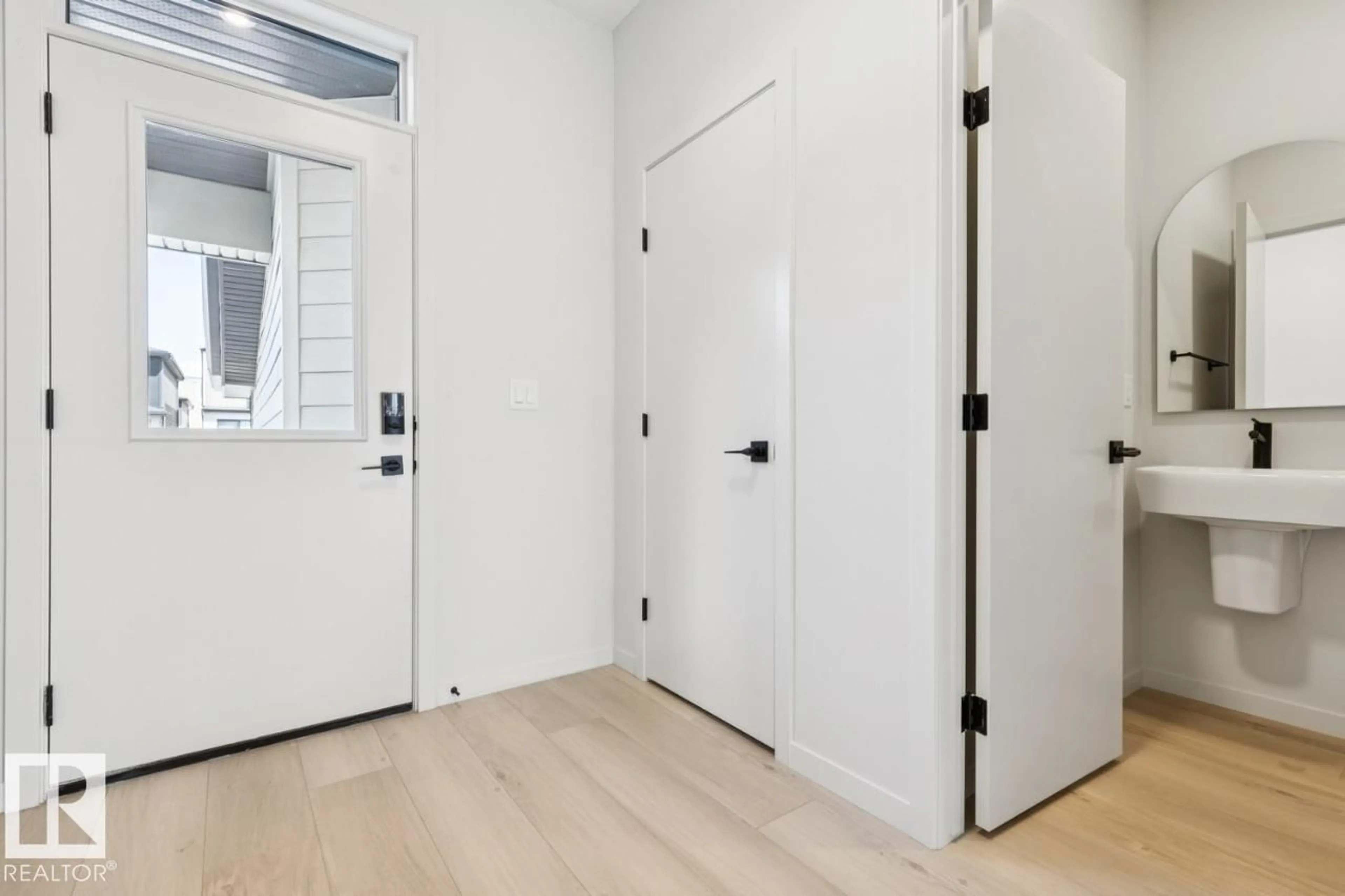 Indoor entryway for 436 30 ST, Edmonton Alberta T6X1A5