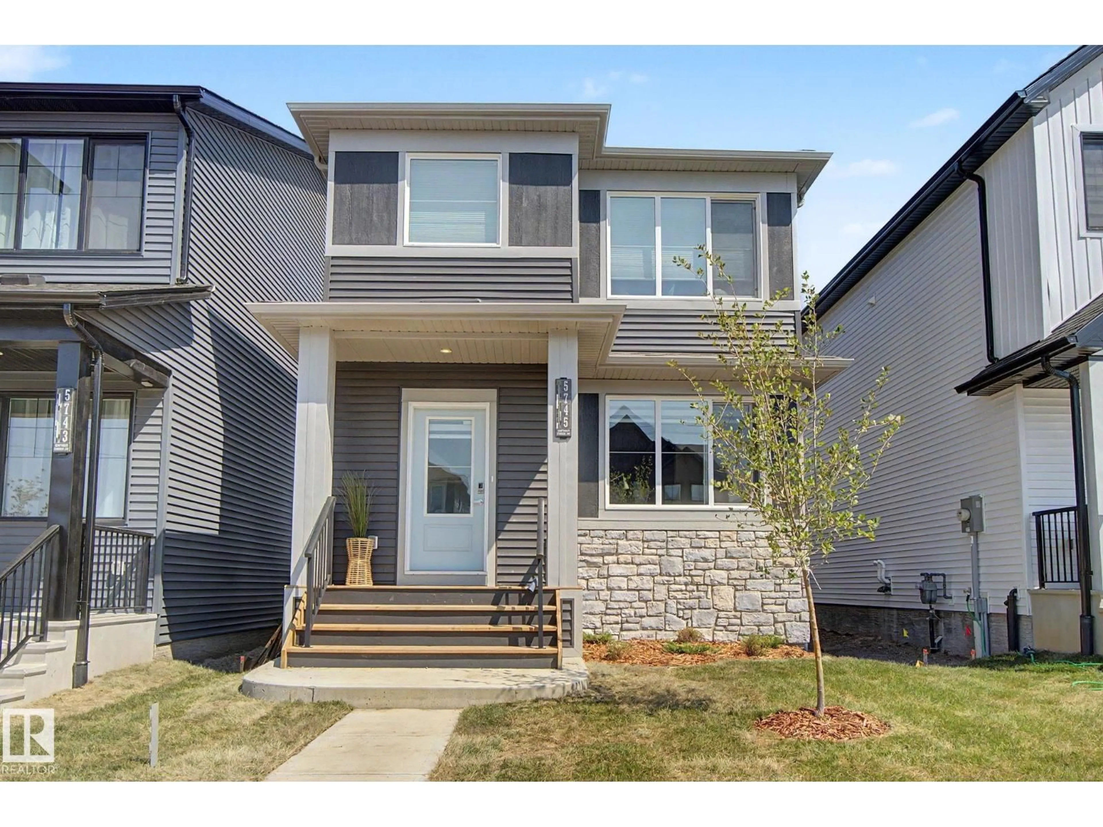 Home with vinyl exterior material, street for SW - 5745 HAWTHORN CM, Edmonton Alberta T6X3K8