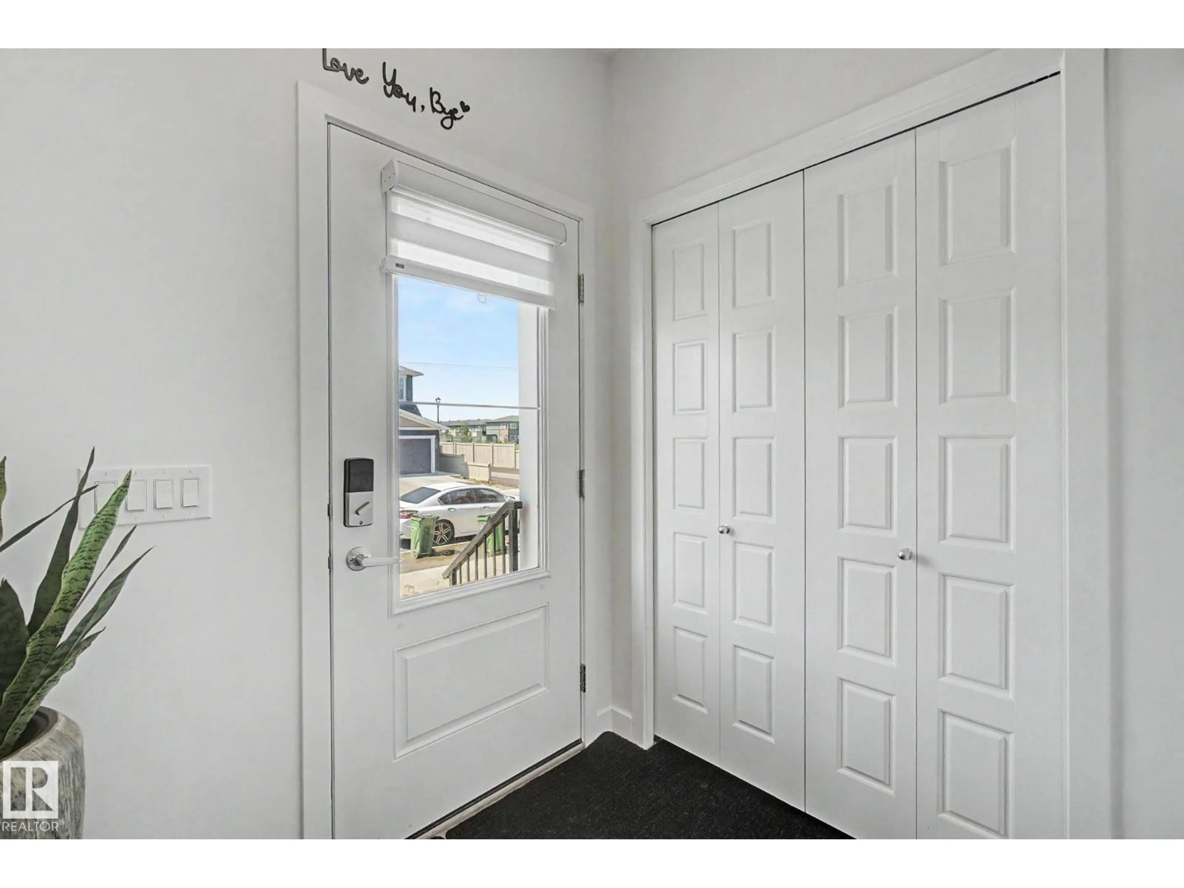Indoor entryway for SW - 5745 HAWTHORN CM, Edmonton Alberta T6X3K8