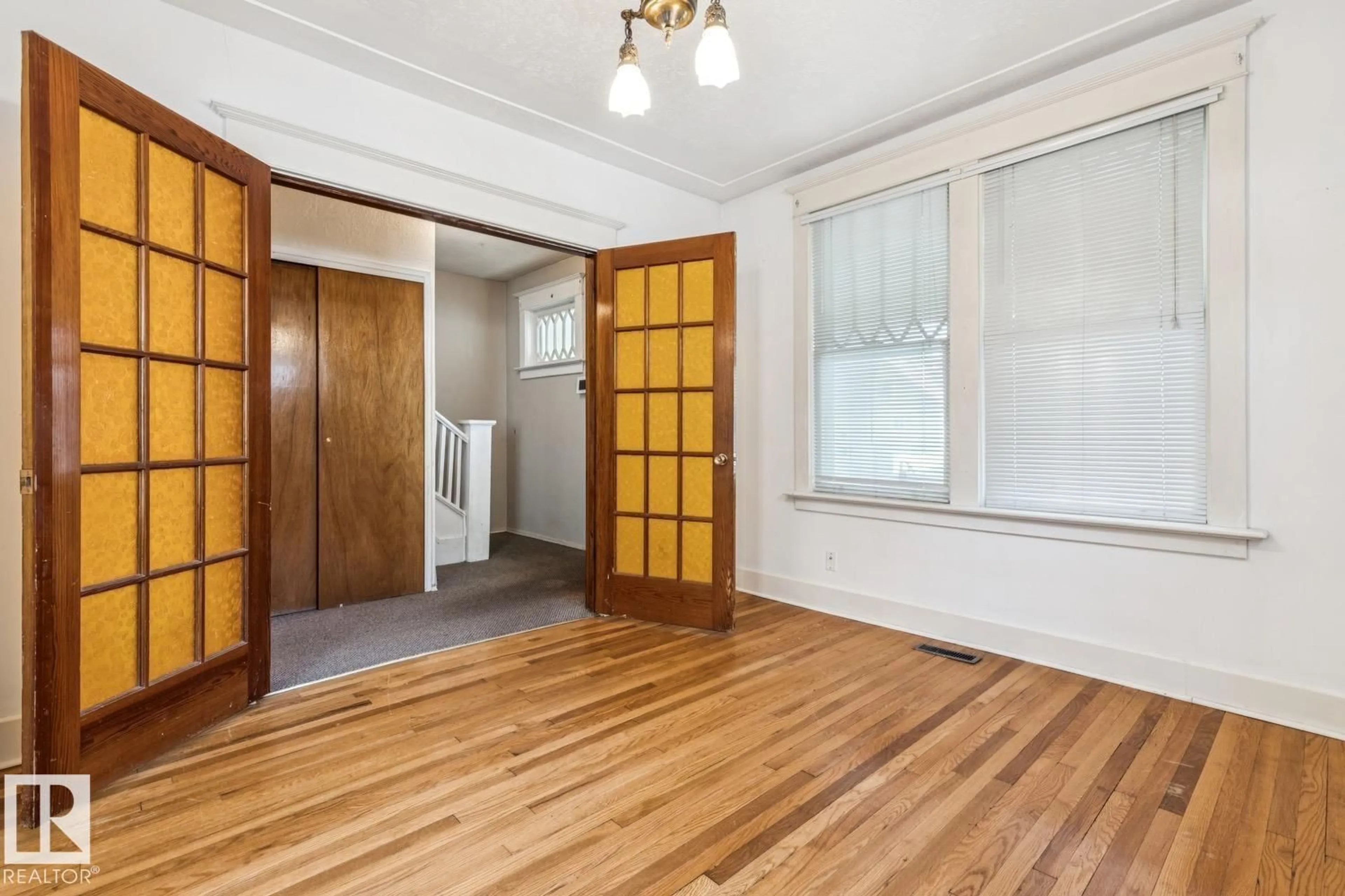 Unknown for 11340 90 ST, Edmonton Alberta T5B3X5