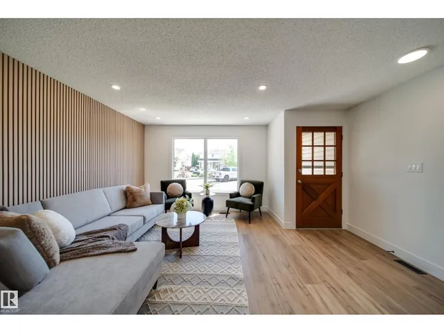 10343 172 AV, Edmonton 3