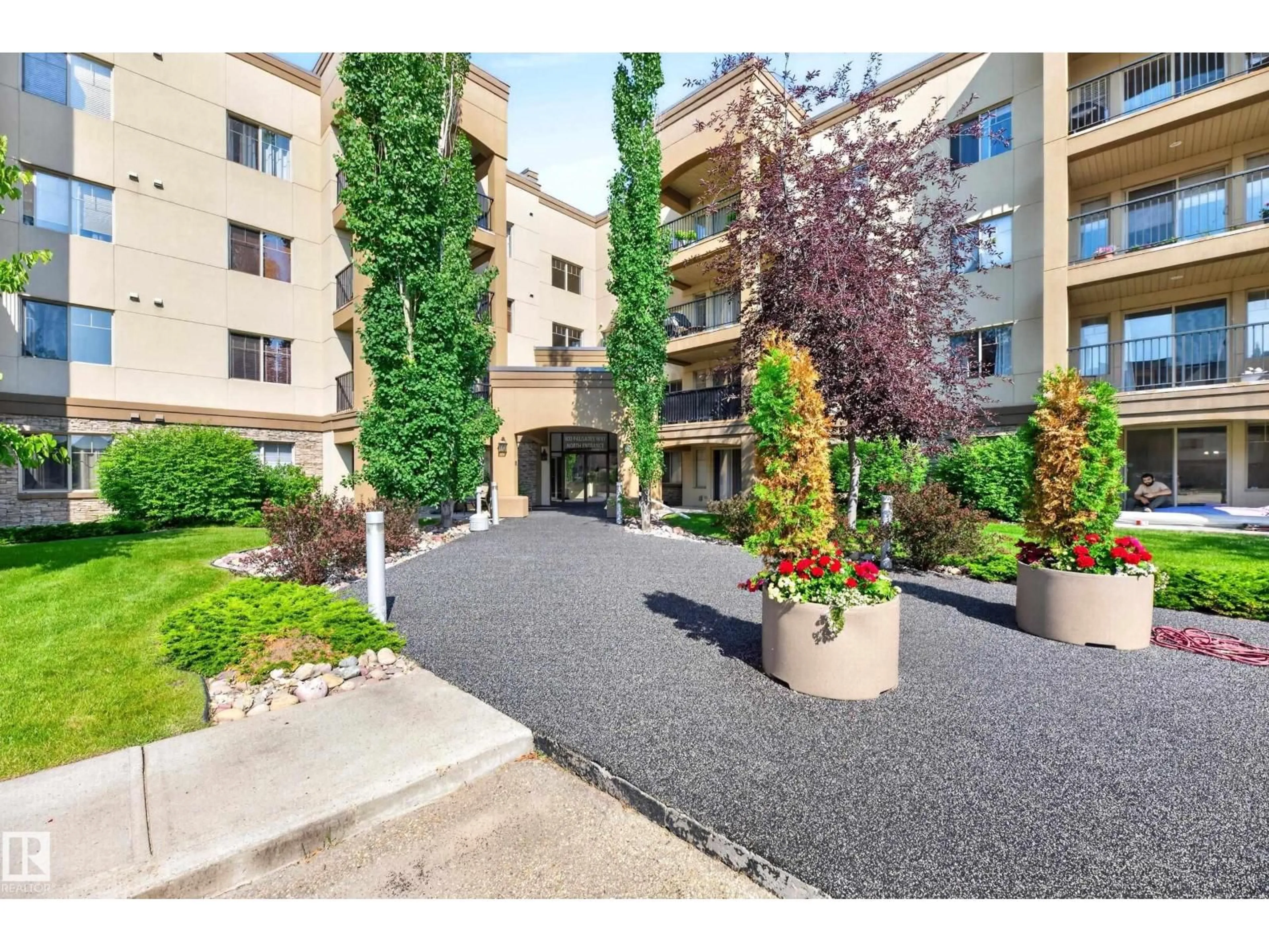 Patio, street for 400 - 425 PALISADES WY, Sherwood Park Alberta T8H2T9