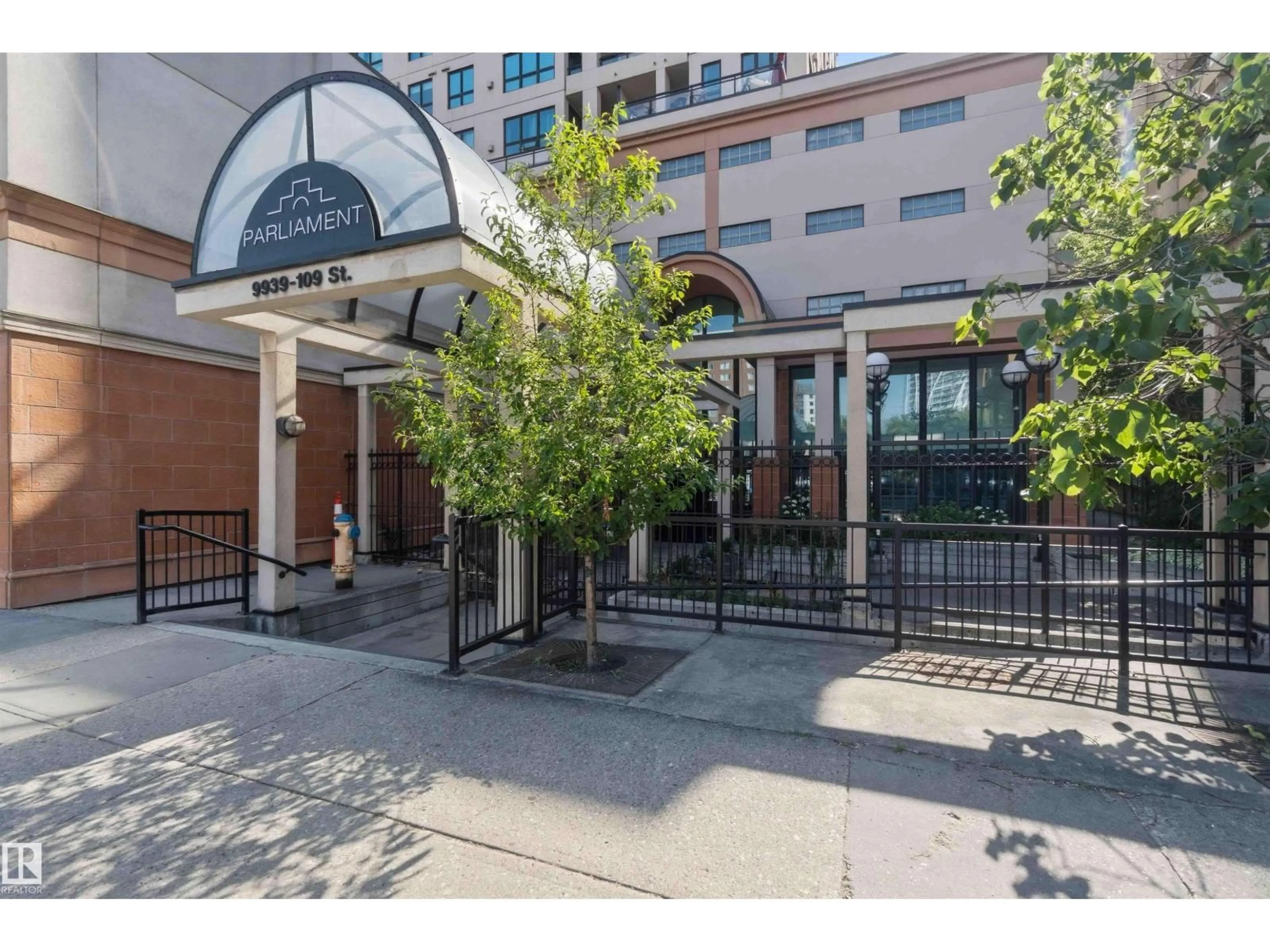 Indoor foyer for 708 - 9939 109 ST, Edmonton Alberta T5K1H6