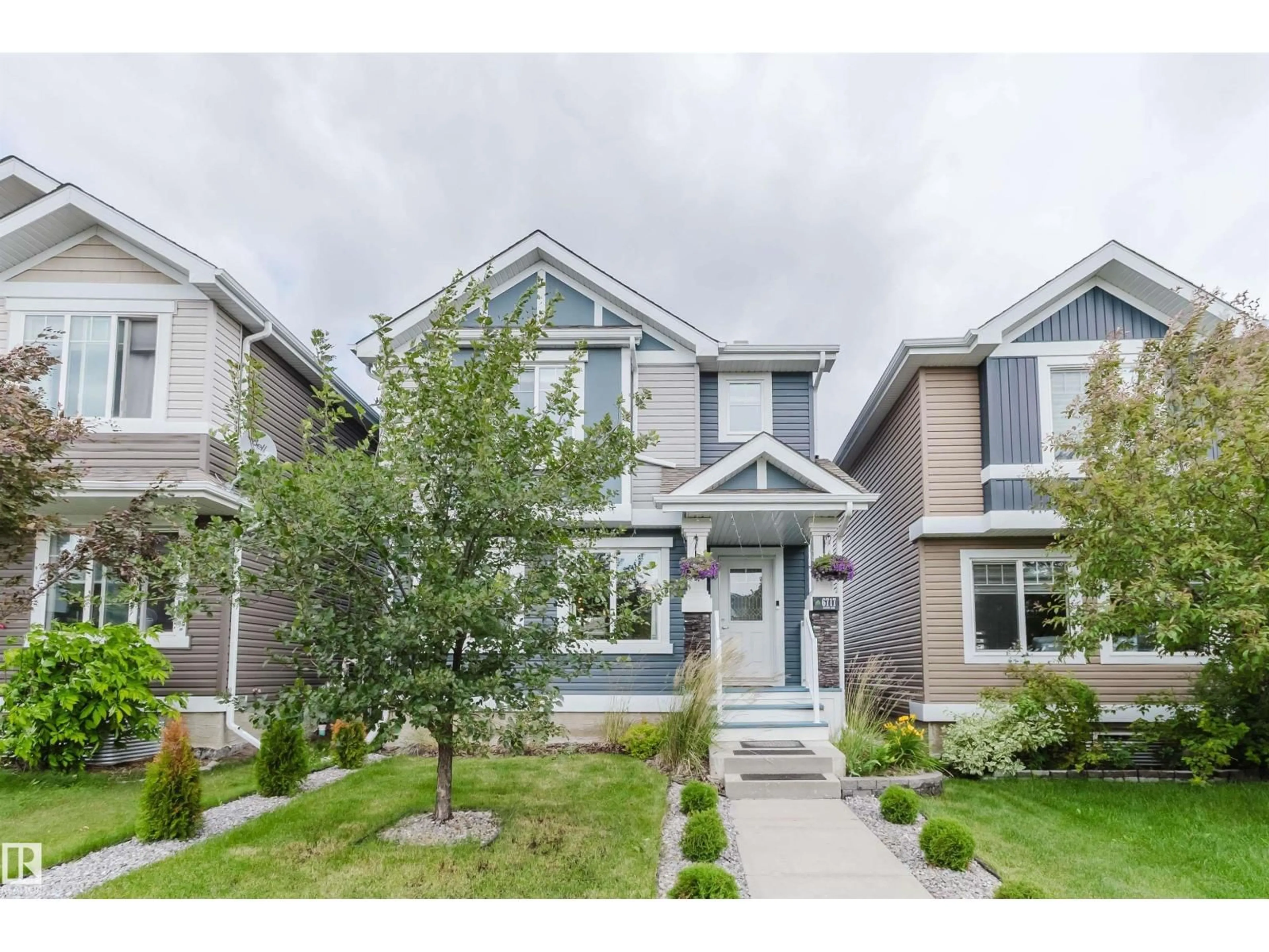 Home with vinyl exterior material, street for 6717 ELSTON LN, Edmonton Alberta T6M0T4