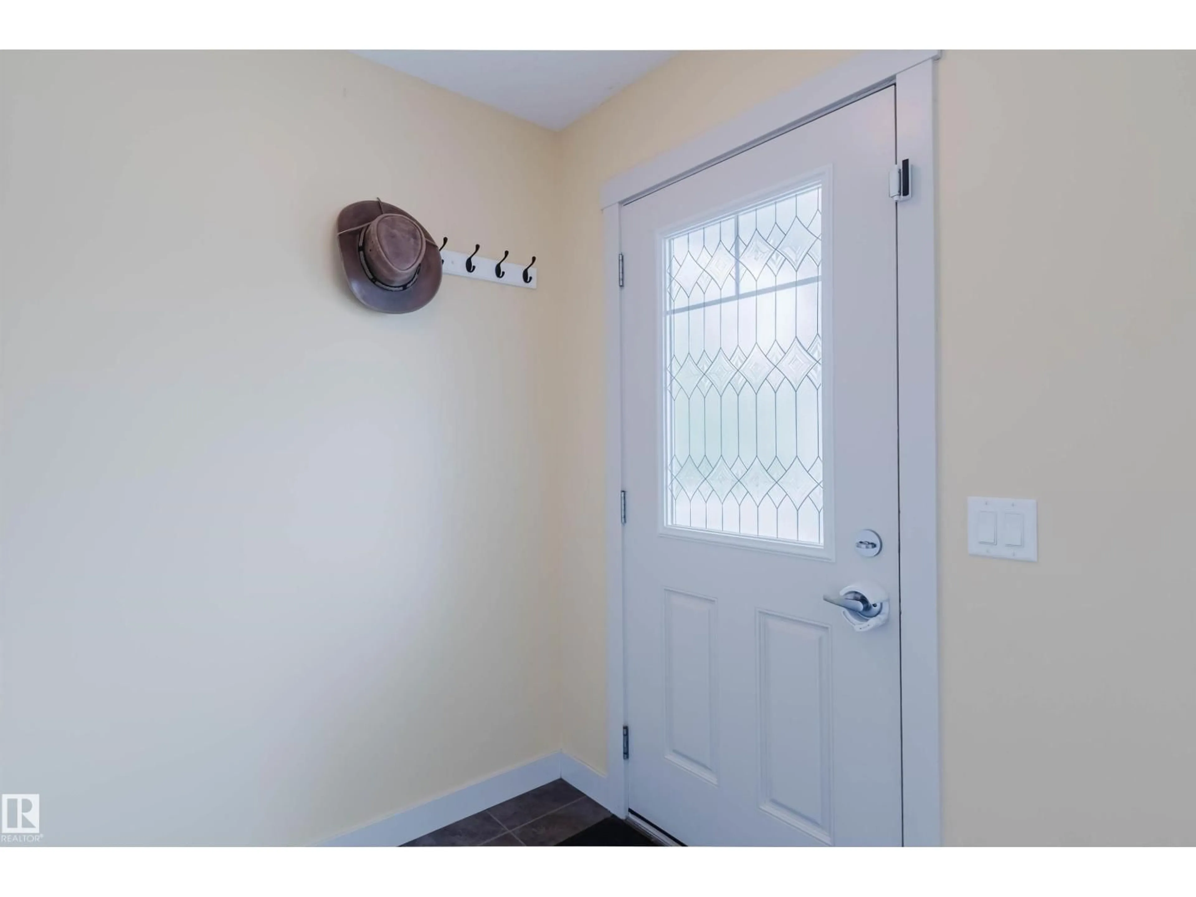 Indoor entryway for 6717 ELSTON LN, Edmonton Alberta T6M0T4