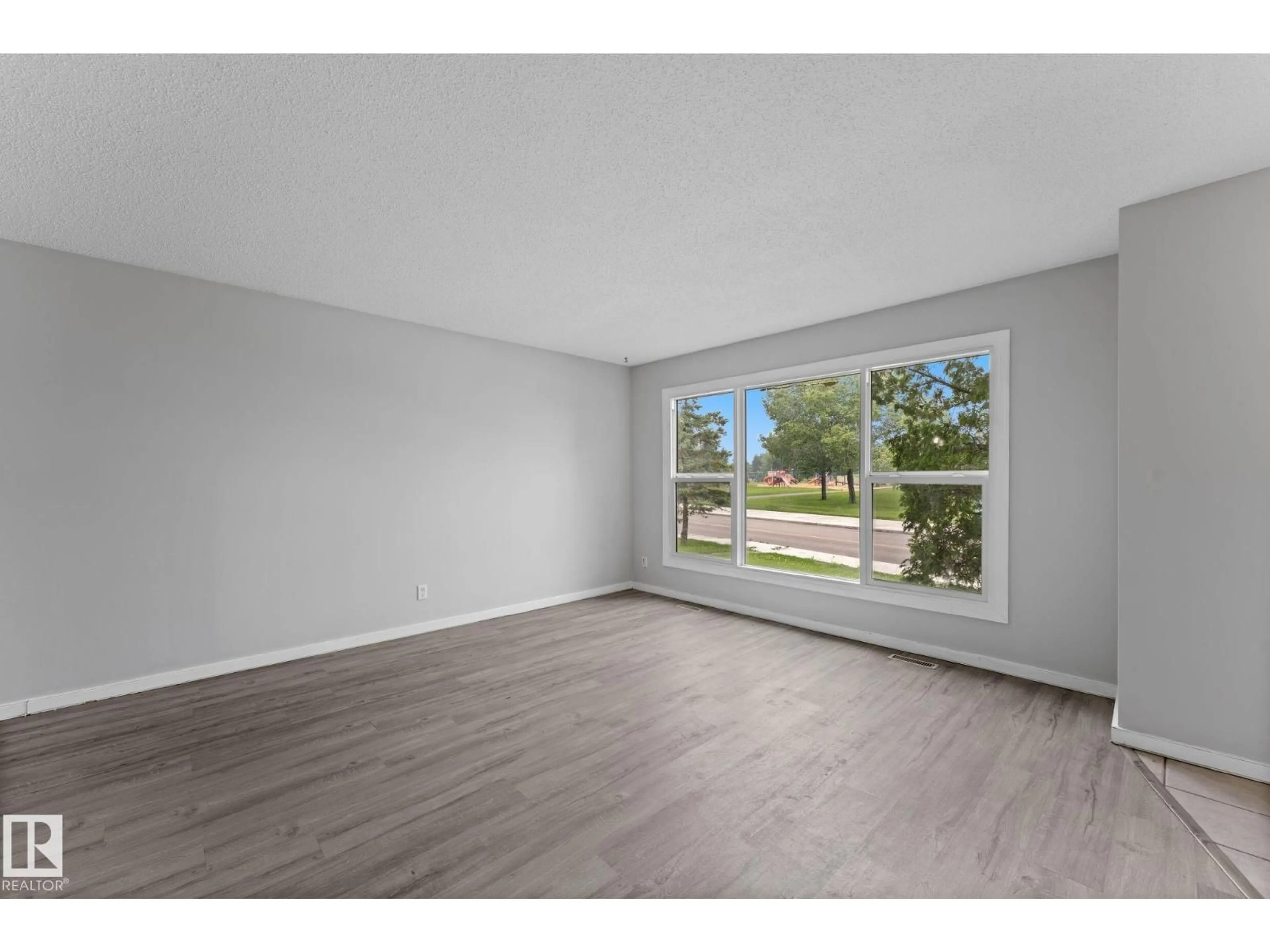 A pic of a room for 3019 139 AV, Edmonton Alberta T5Y1M1