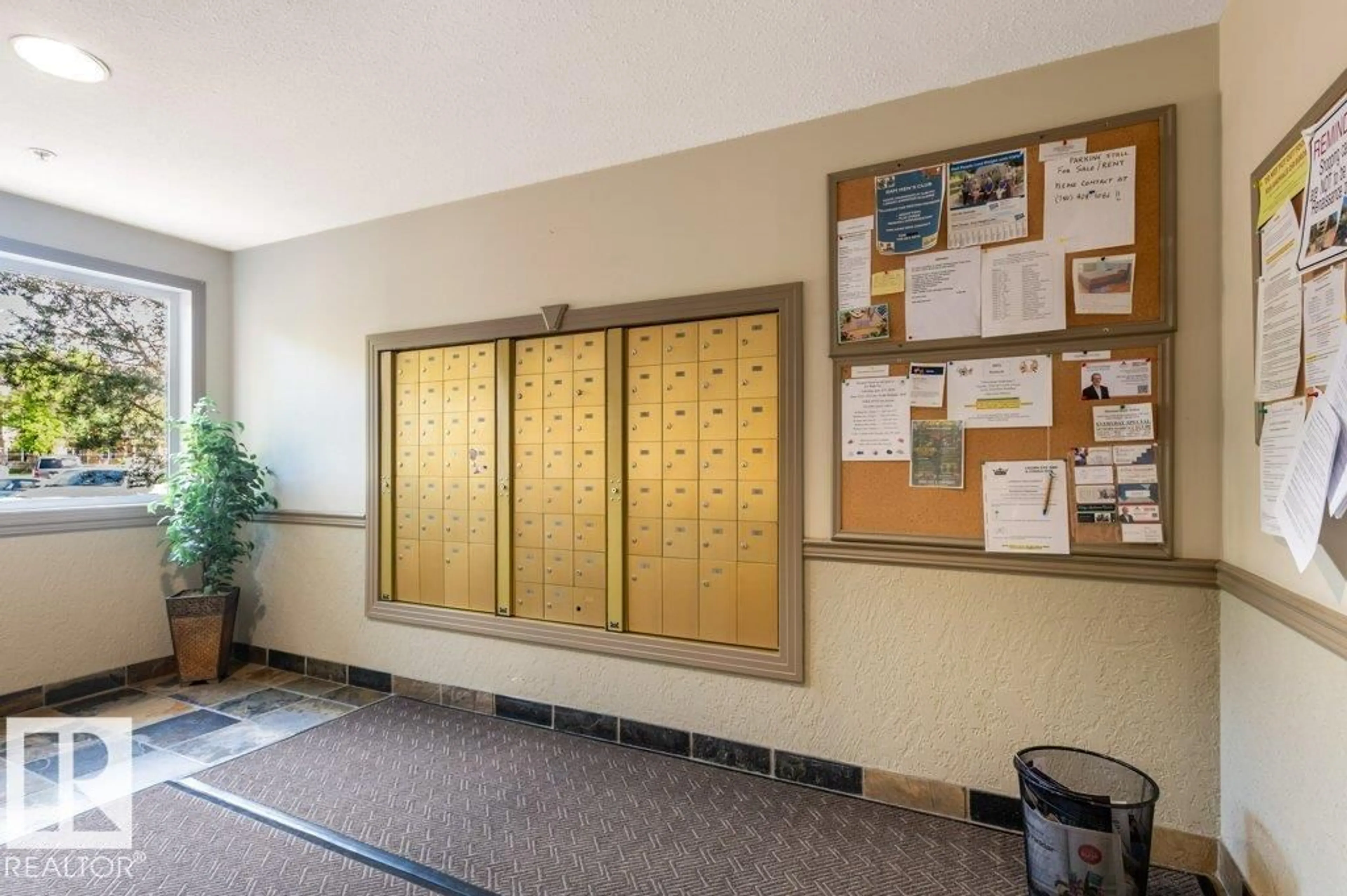 Indoor foyer for #102 - 8912 156 ST, Edmonton Alberta T5R5Z5