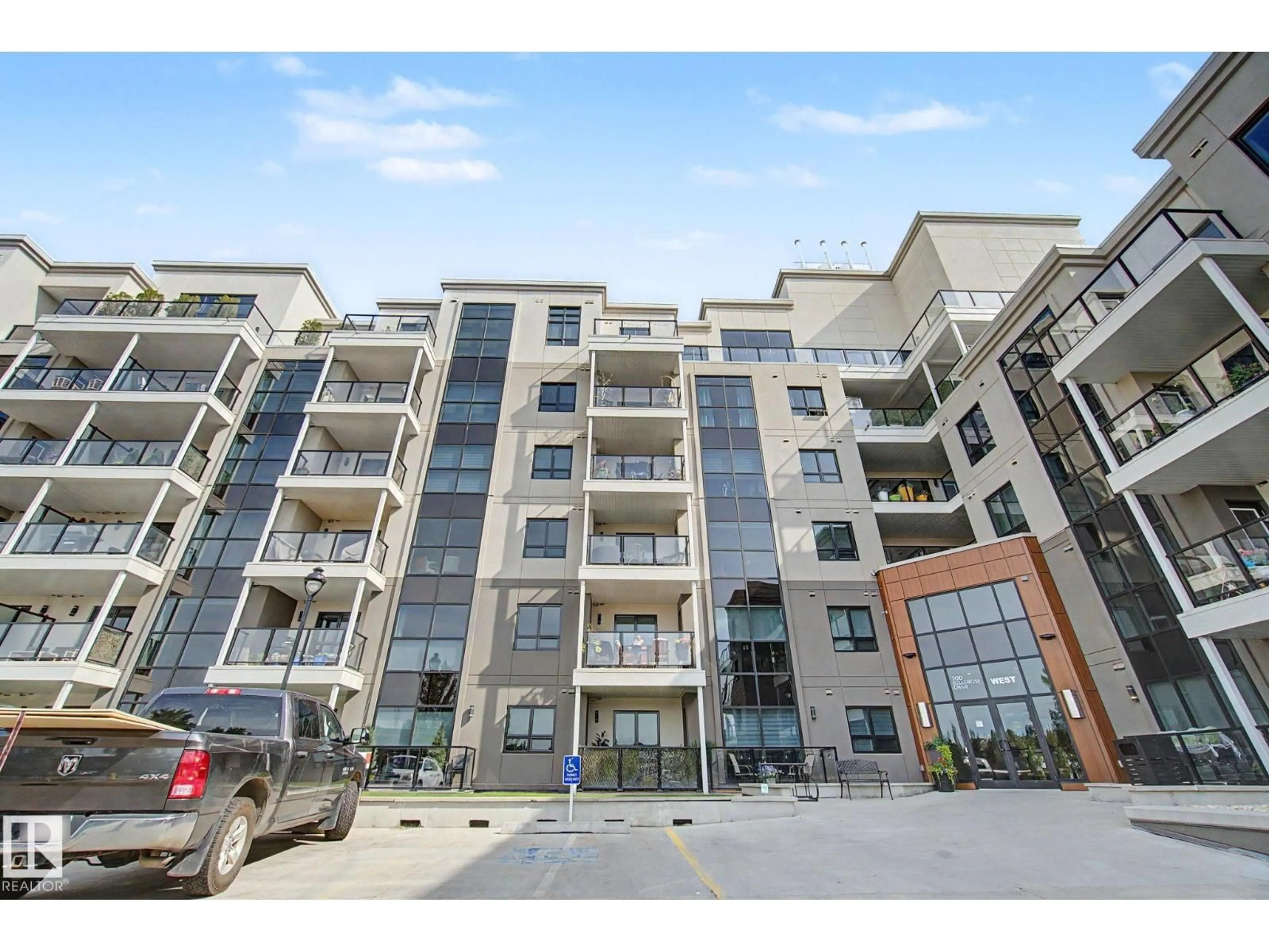 A pic from outside/outdoor area/front of a property/back of a property/a pic from drone, building for 810 BELLEROSE DR, St. Albert Alberta T8N7P7