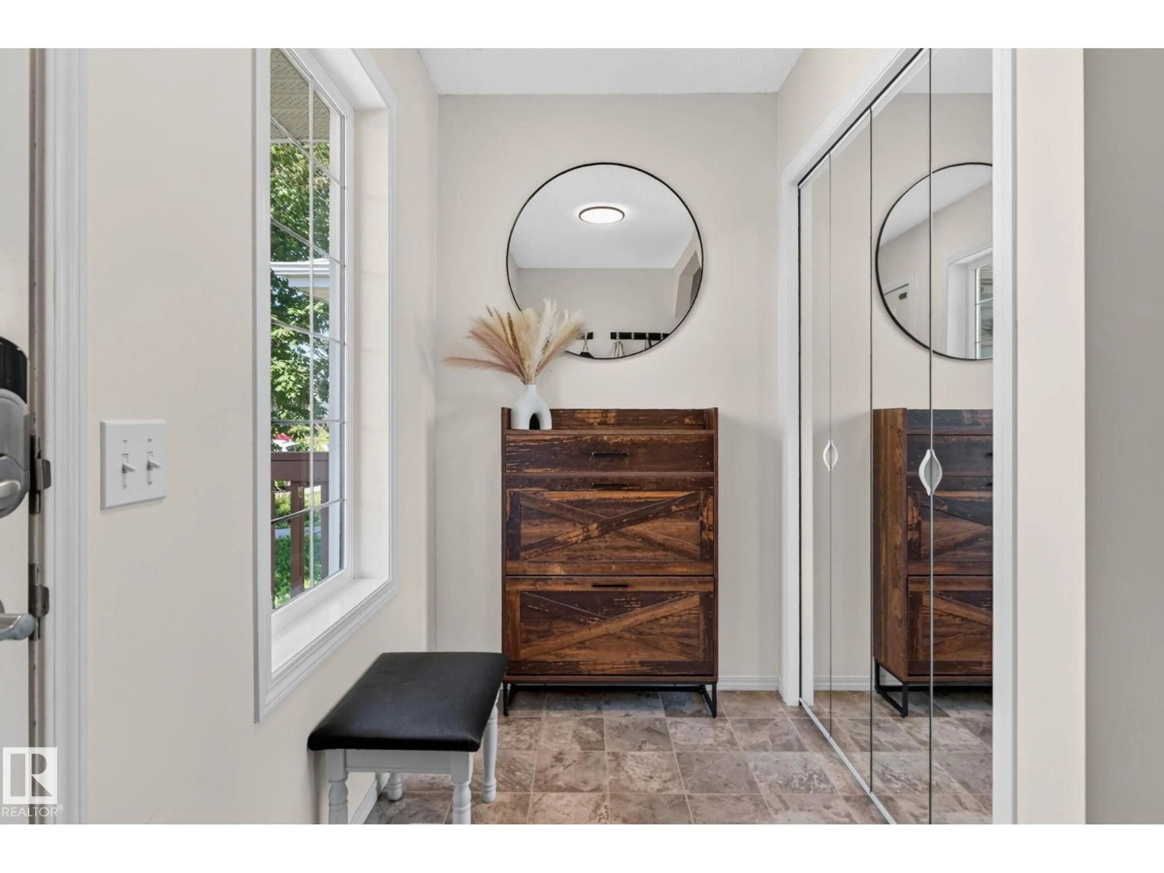 Indoor entryway for 191 BROOKVIEW PL, Stony Plain Alberta T7X2X7
