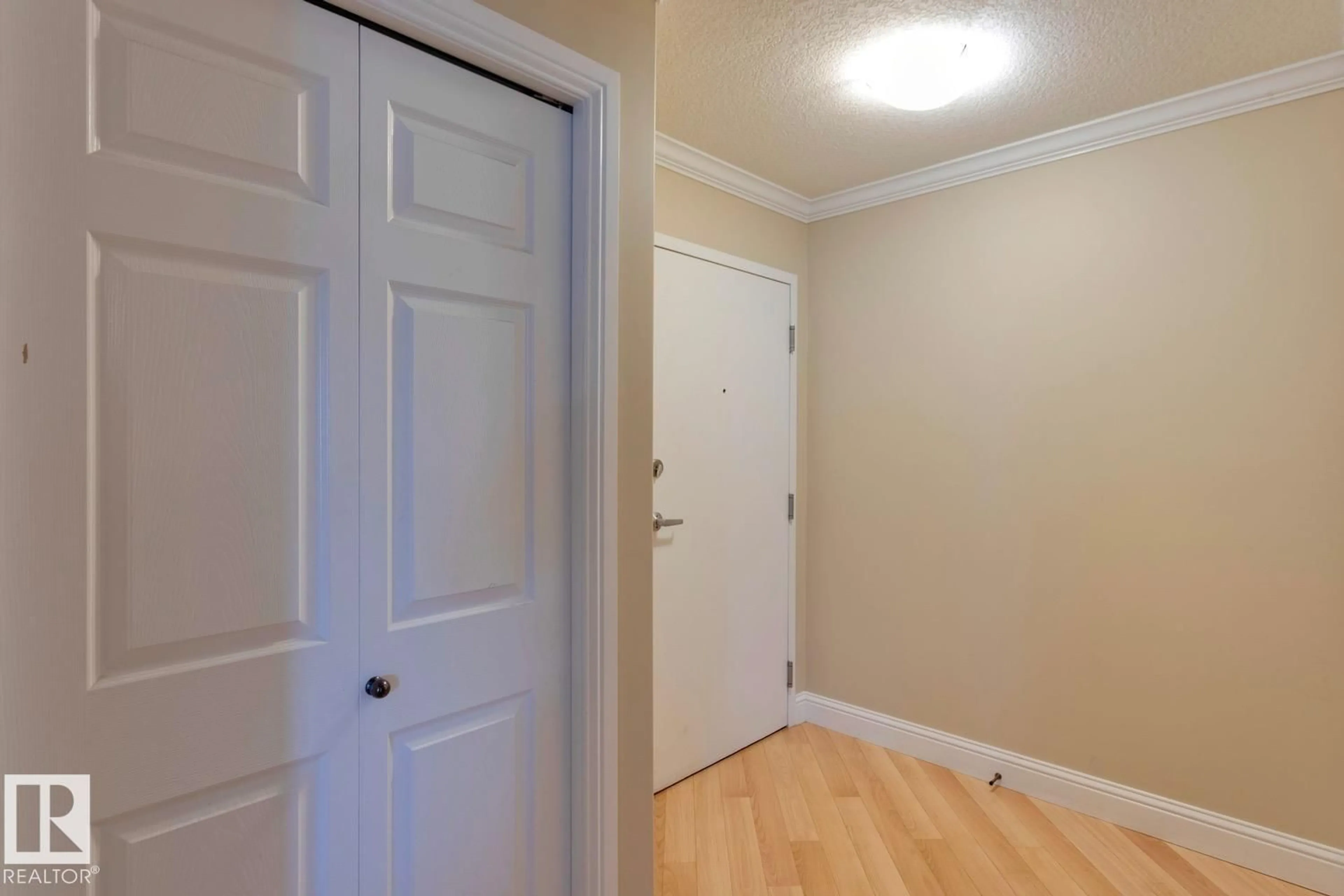 Indoor entryway for 207 - 14612 125 ST, Edmonton Alberta T5X0B6