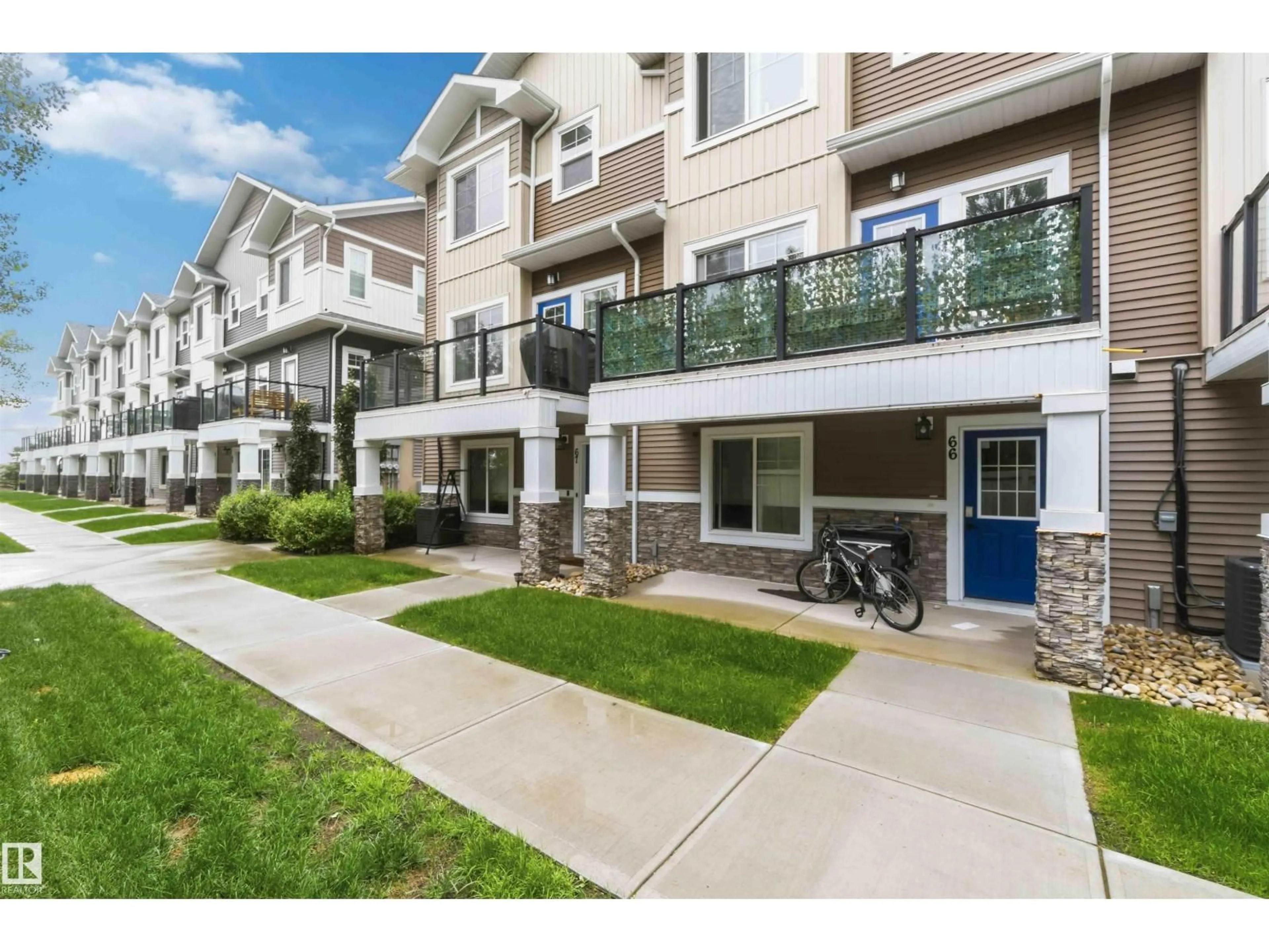 Patio, street for 230 - 67 EDGEMONT RD, Edmonton Alberta T6M0Y8