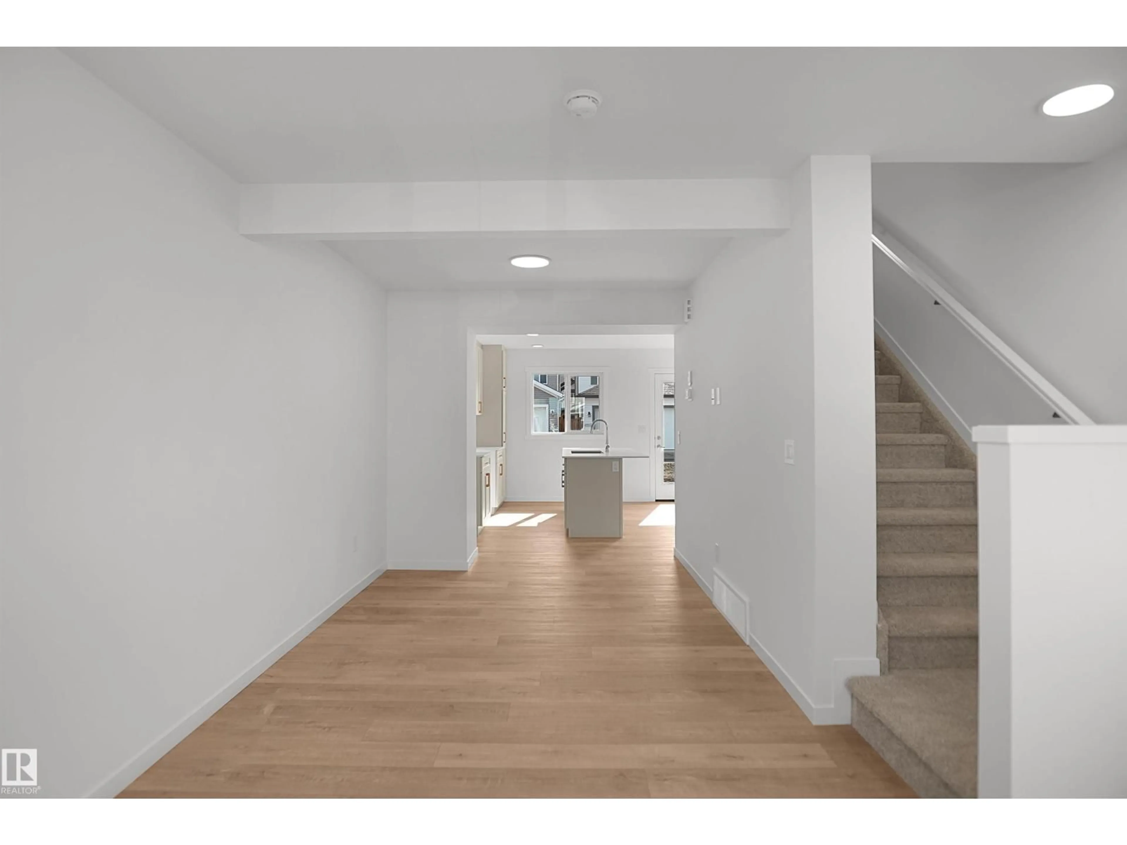 Indoor foyer for 2135 210 ST, Edmonton Alberta T5S0T1