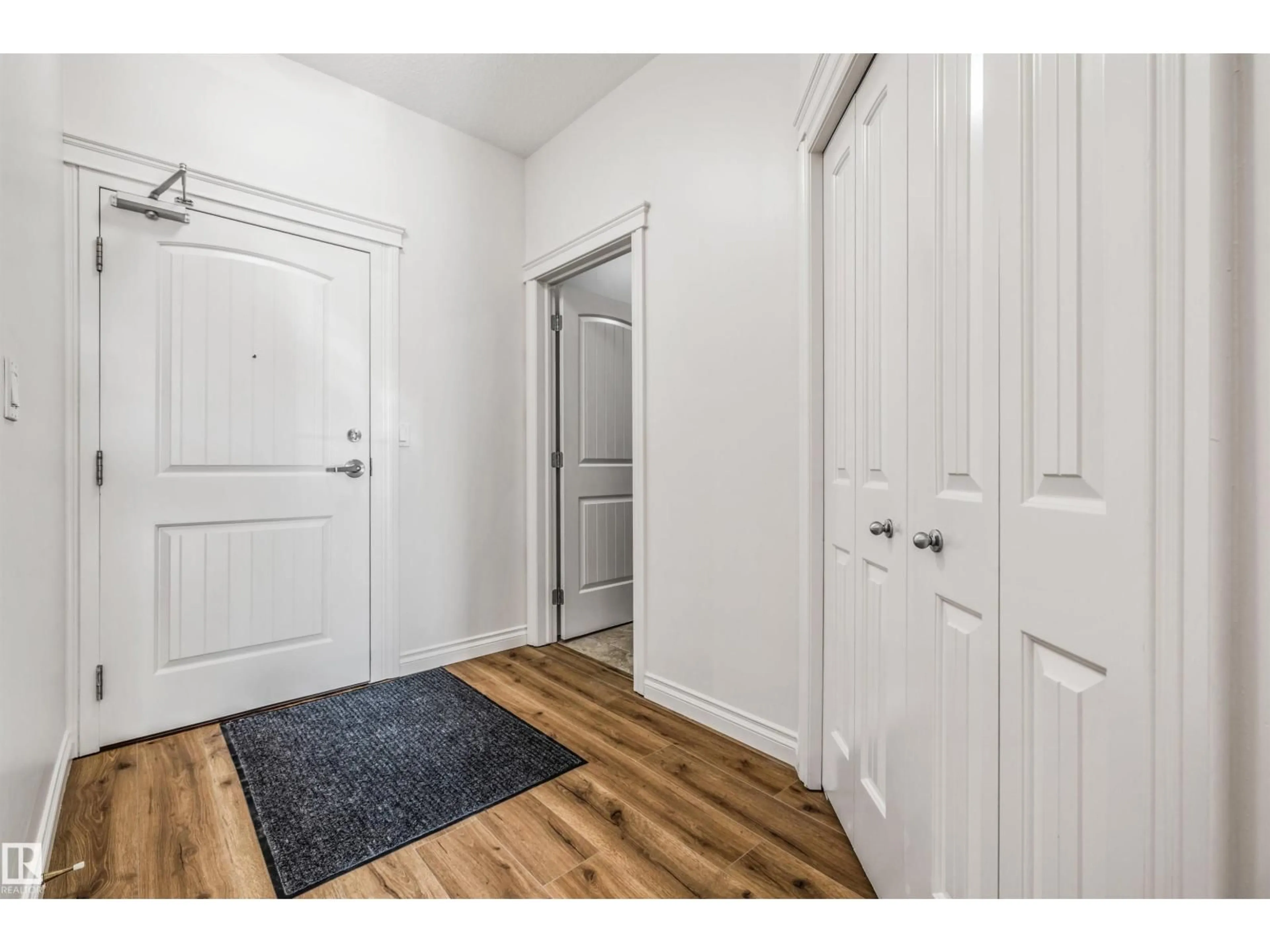 Indoor entryway for 110 - 5211 50 ST, Stony Plain Alberta T7Z0C1