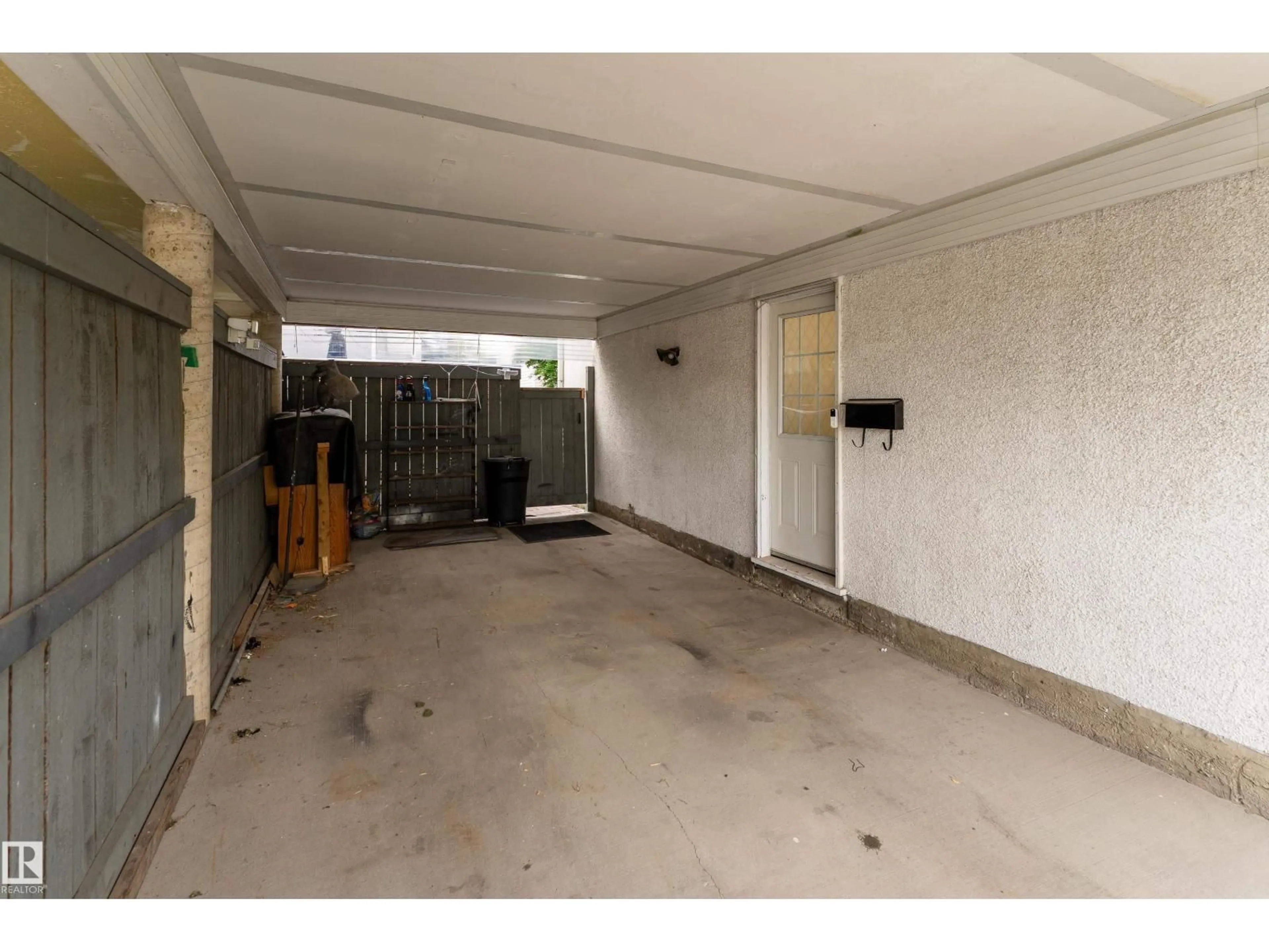 Indoor garage for 105 CALLINGWOOD TWO NW, Edmonton Alberta T5T1A3