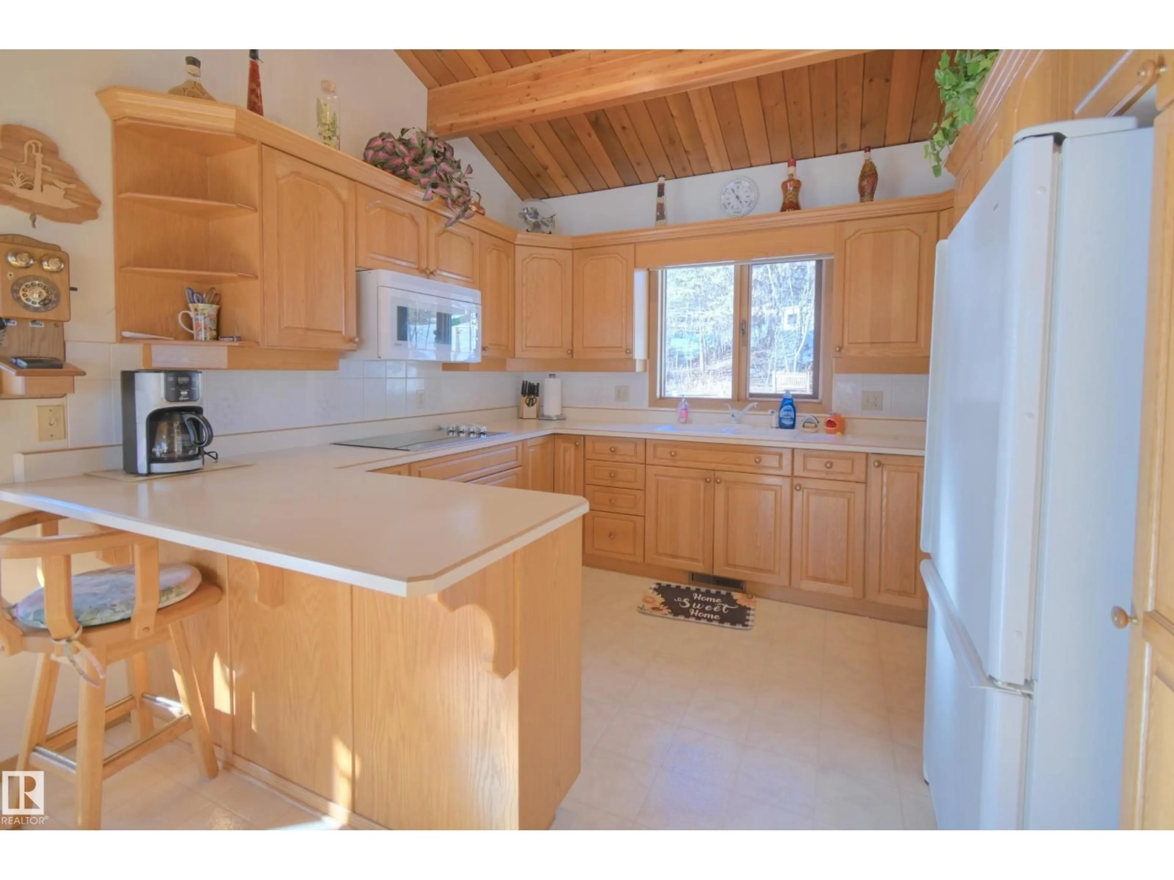 Standard kitchen, unknown for 4521 - 128 LAKESHORE RD, Rural Parkland County Alberta T0E2K0