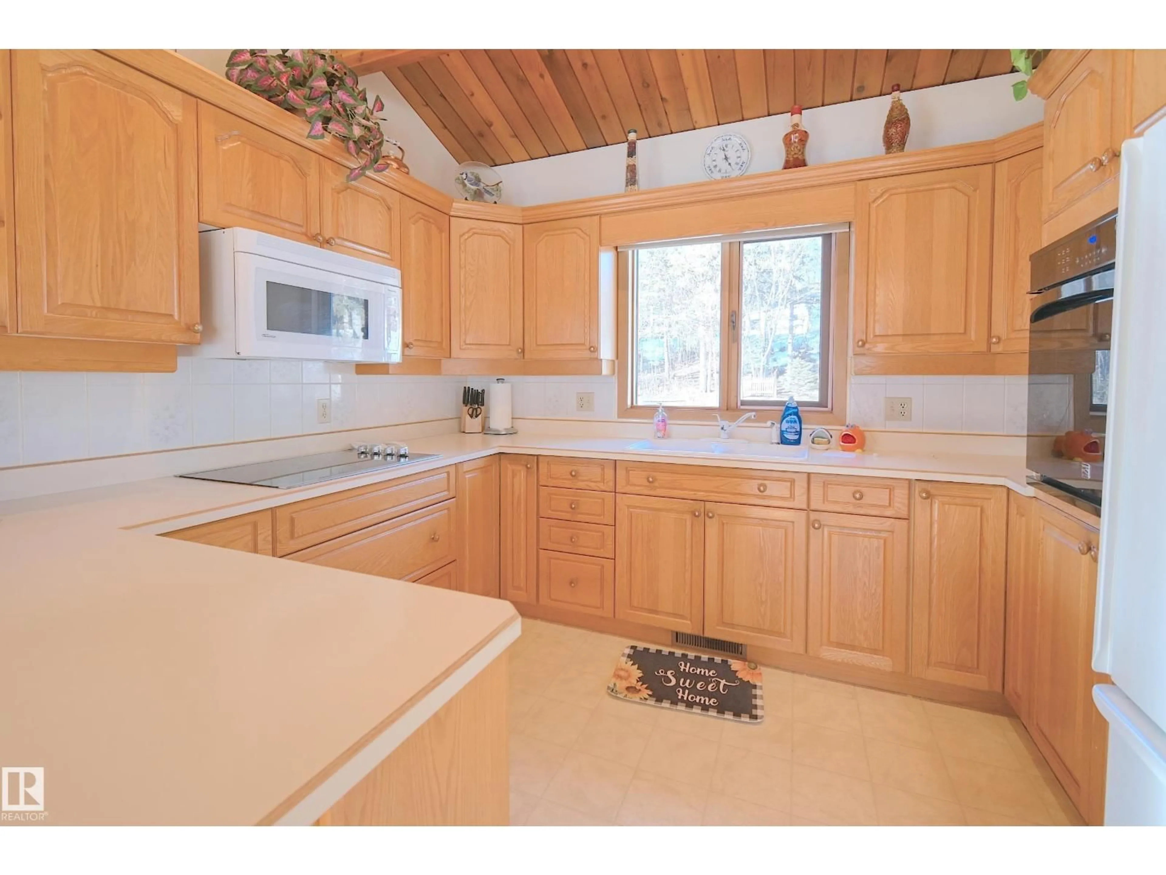 Standard kitchen, unknown for 4521 - 128 LAKESHORE RD, Rural Parkland County Alberta T0E2K0