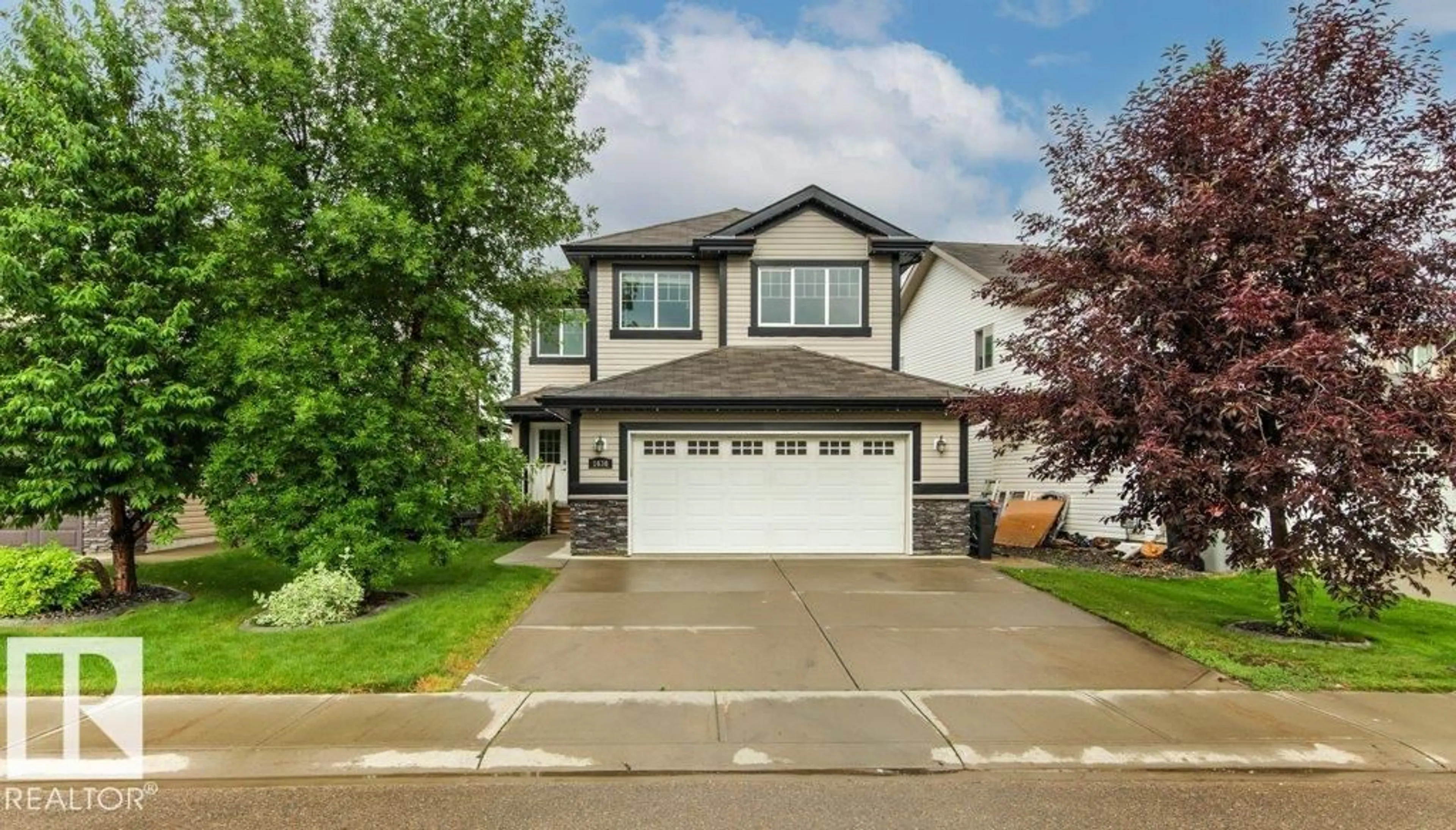 Home with vinyl exterior material, street for 1636 WESTERRA AV, Stony Plain Alberta T7Z0H3