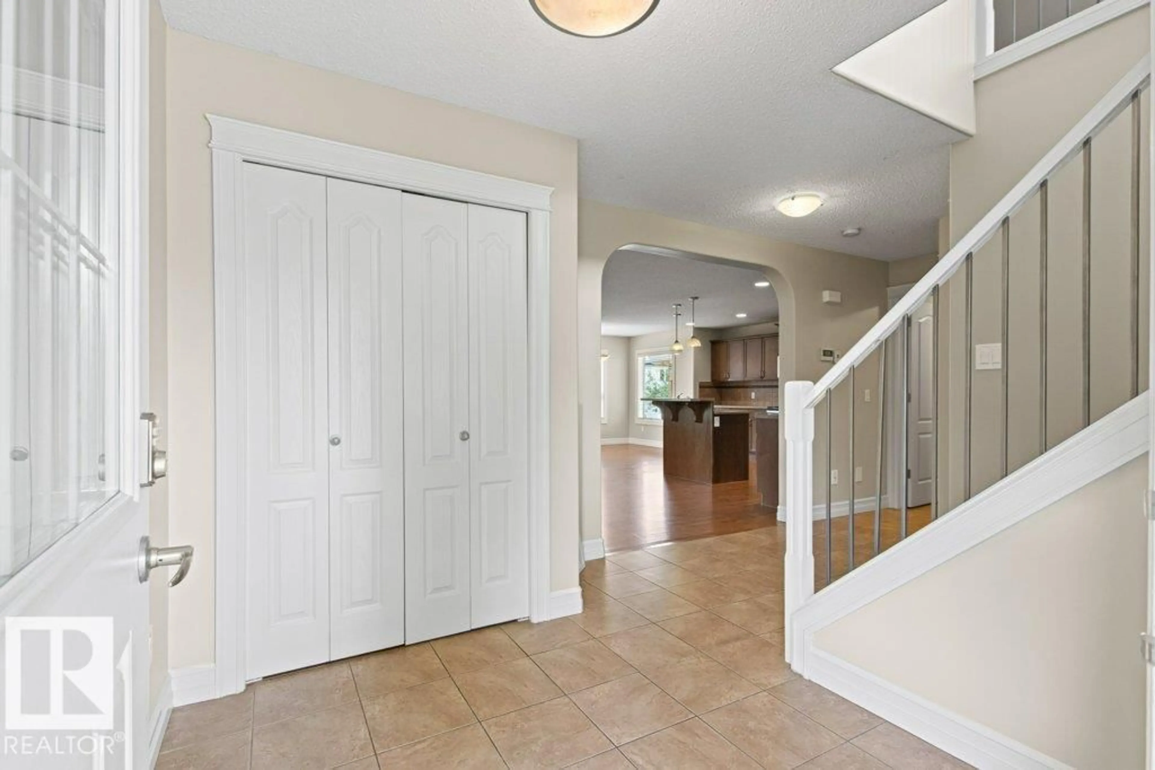 Indoor entryway for 1636 WESTERRA AV, Stony Plain Alberta T7Z0H3