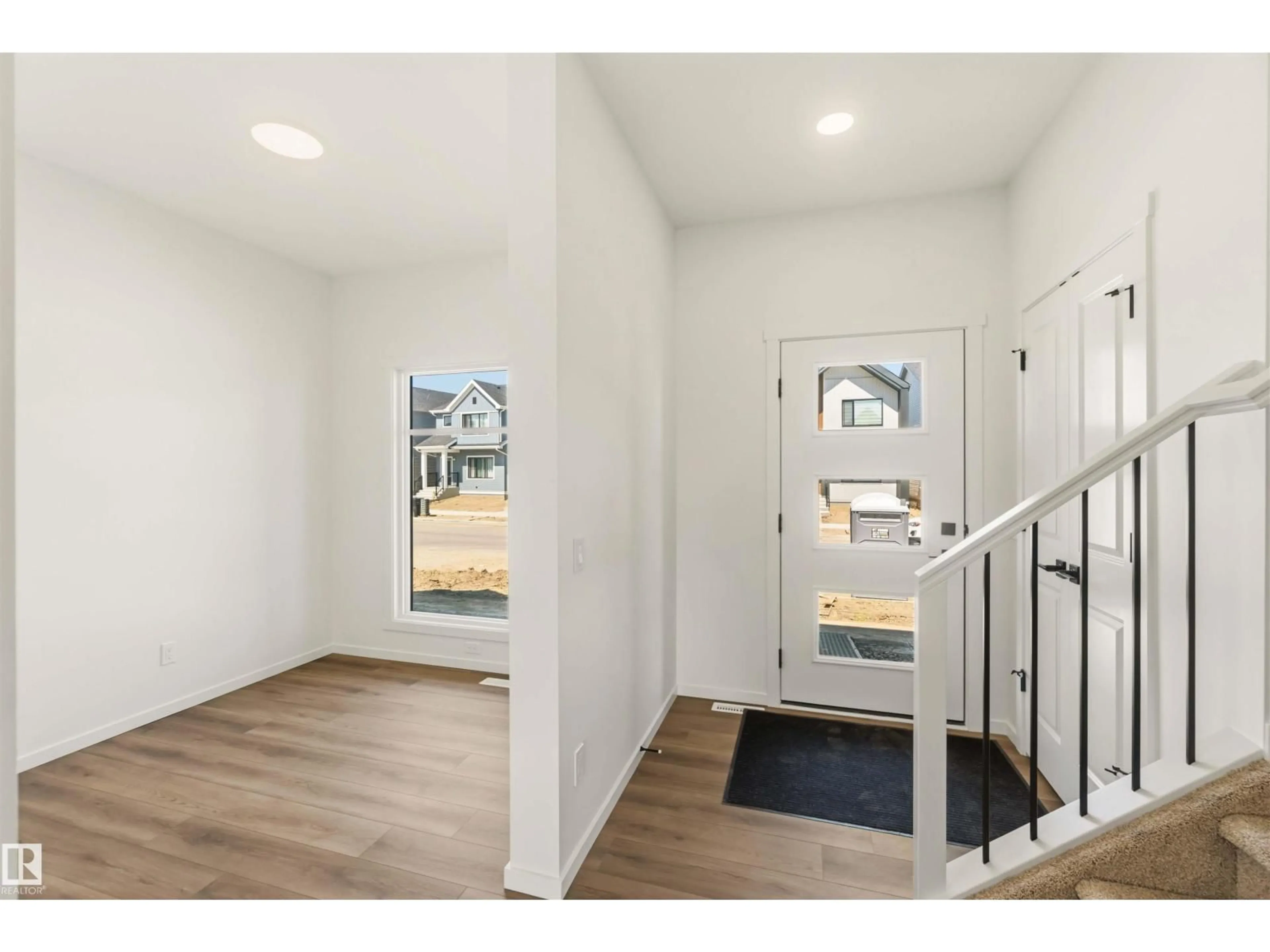 Indoor entryway for 265 CHAPPELLE DR, Edmonton Alberta T6W5W4
