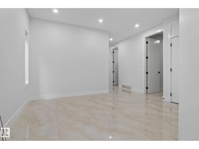 213 FRASER WY, Edmonton 3