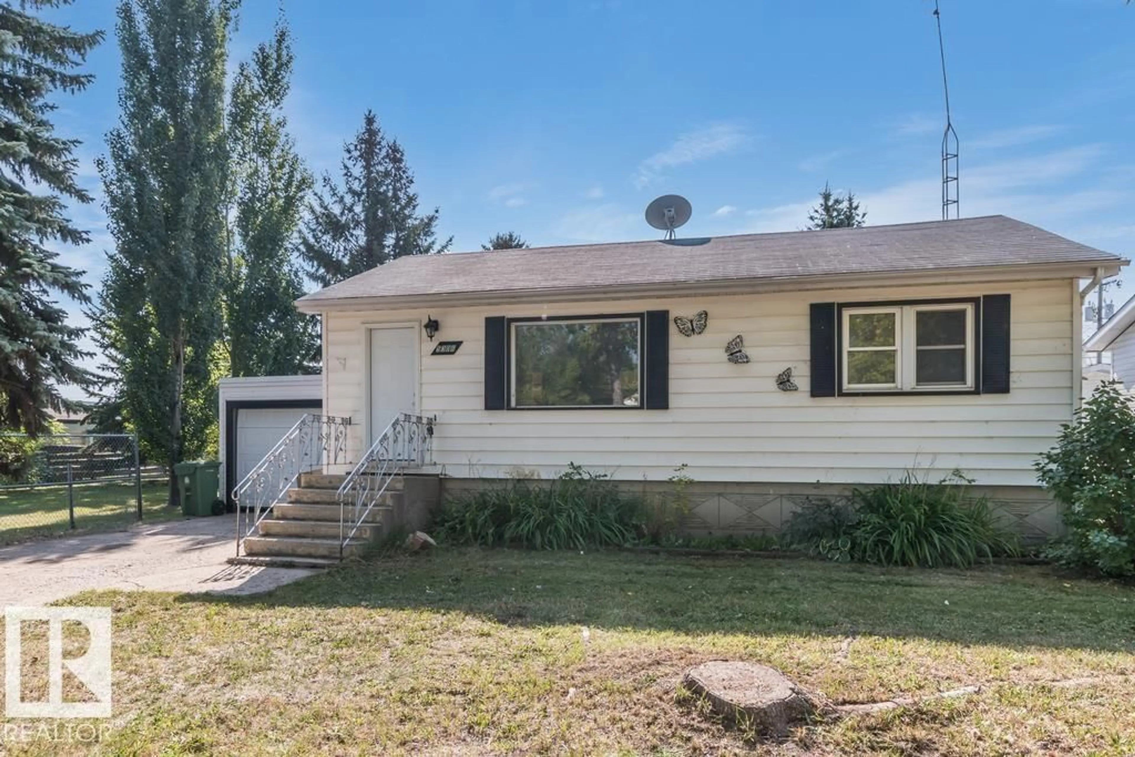 Home with vinyl exterior material, street for 5306 51 AV, Bonnyville Town Alberta T9N2A7
