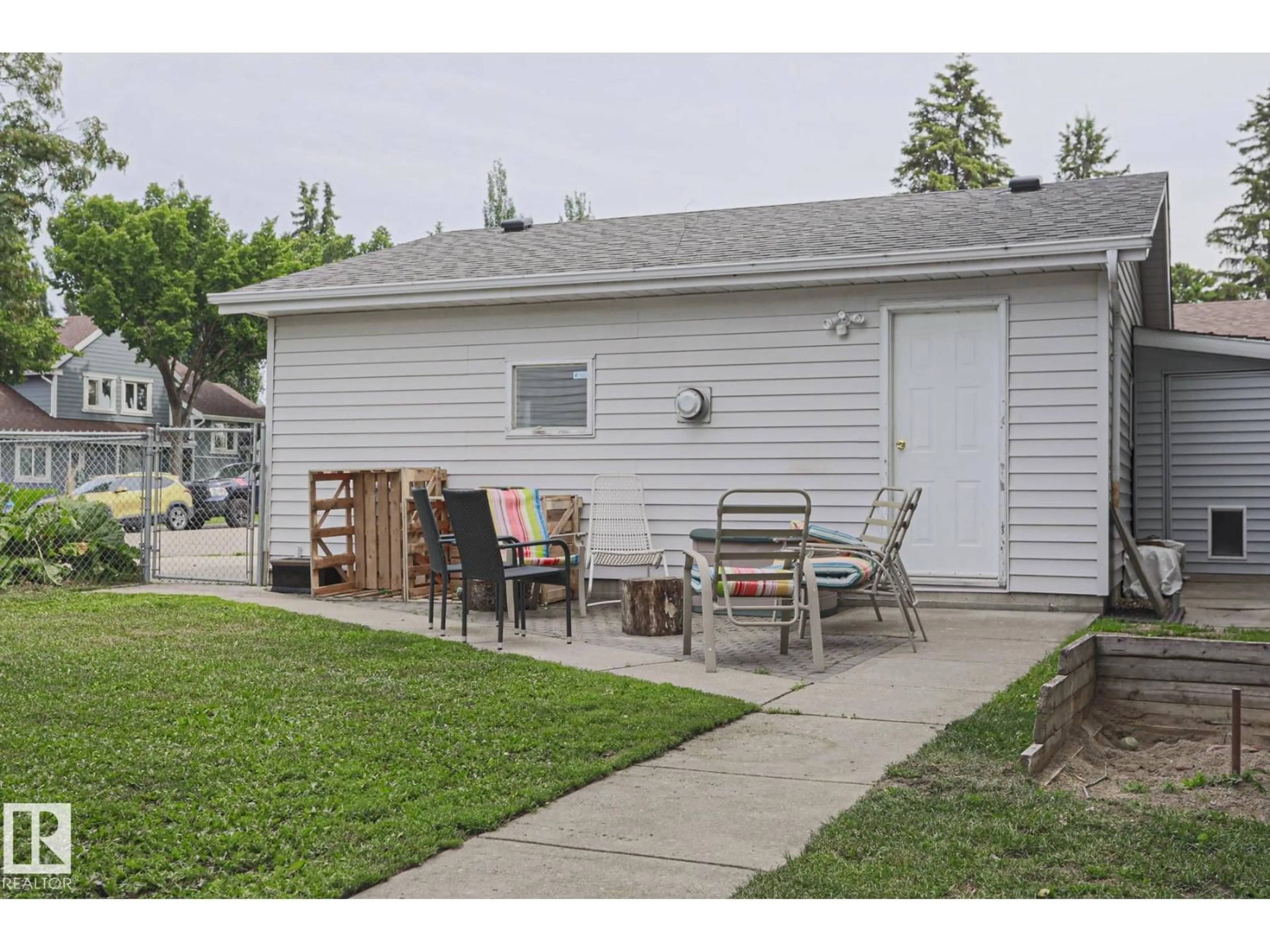 Patio, street for NW - 1439 80 ST, Edmonton Alberta T6K2R3