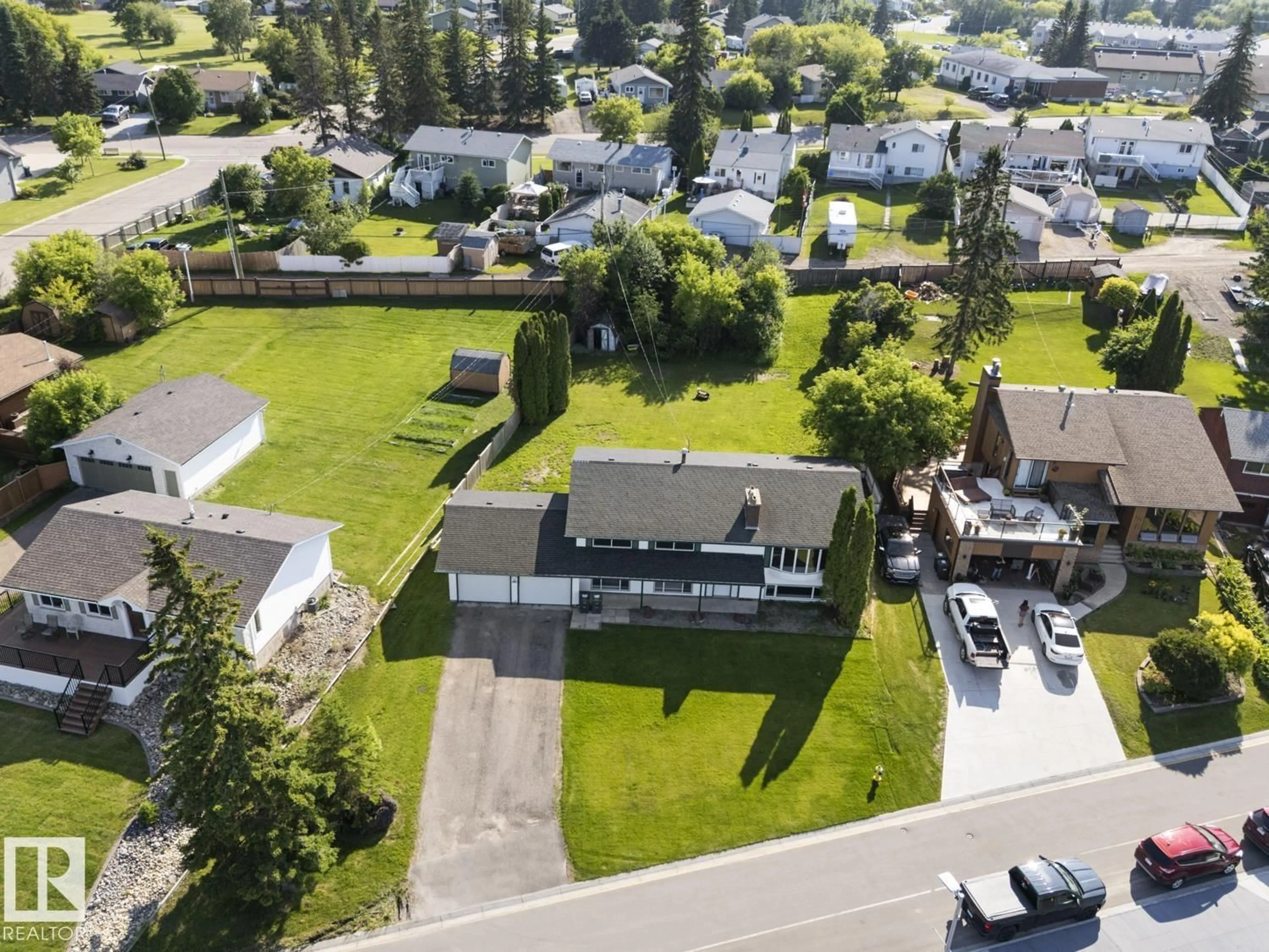 A pic from outside/outdoor area/front of a property/back of a property/a pic from drone, street for 315 LAKESHORE DR, Cold Lake Alberta T9M1A3