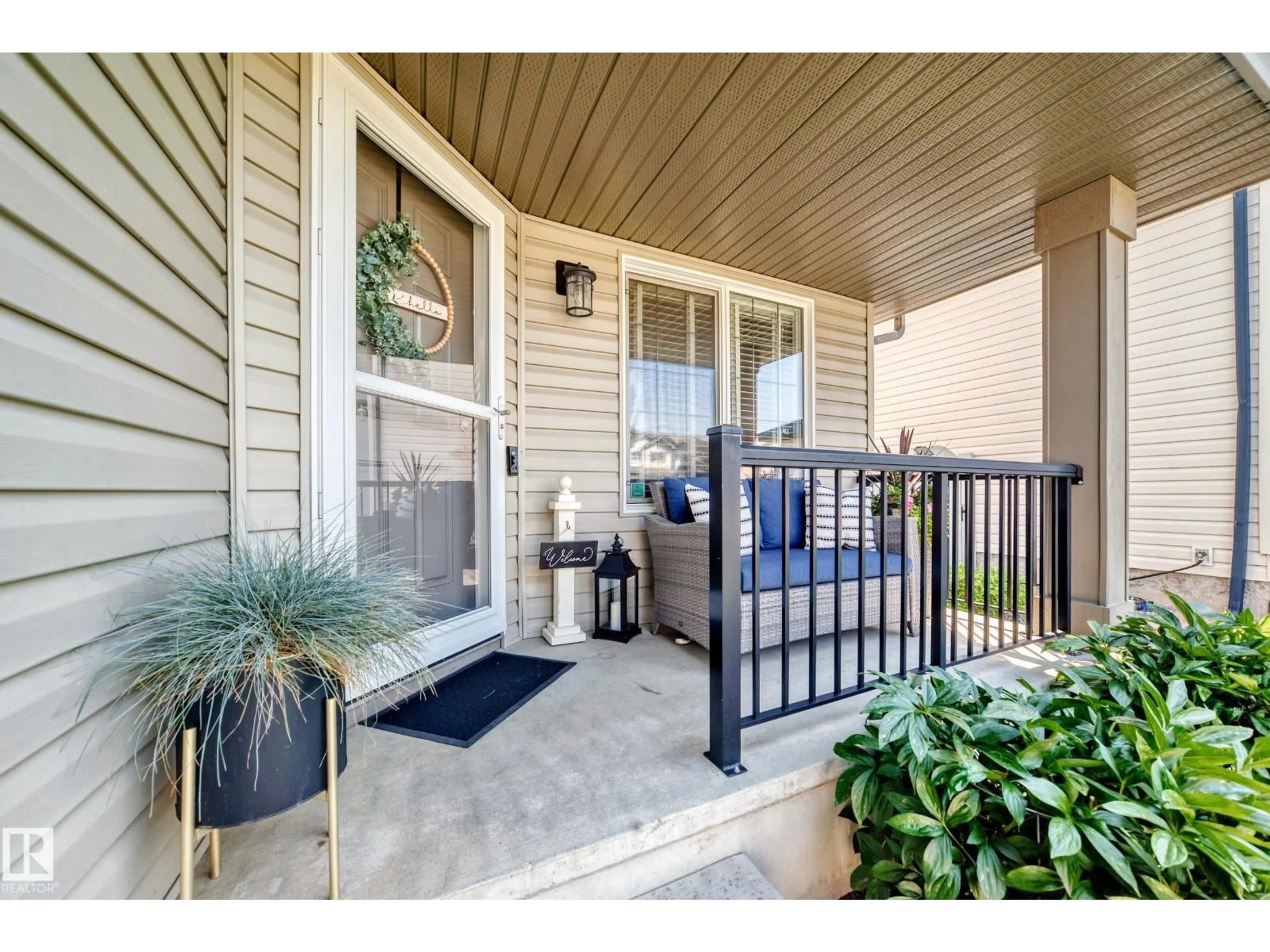 Indoor entryway for SW SW - 823 77 ST, Edmonton Alberta T6X0A3