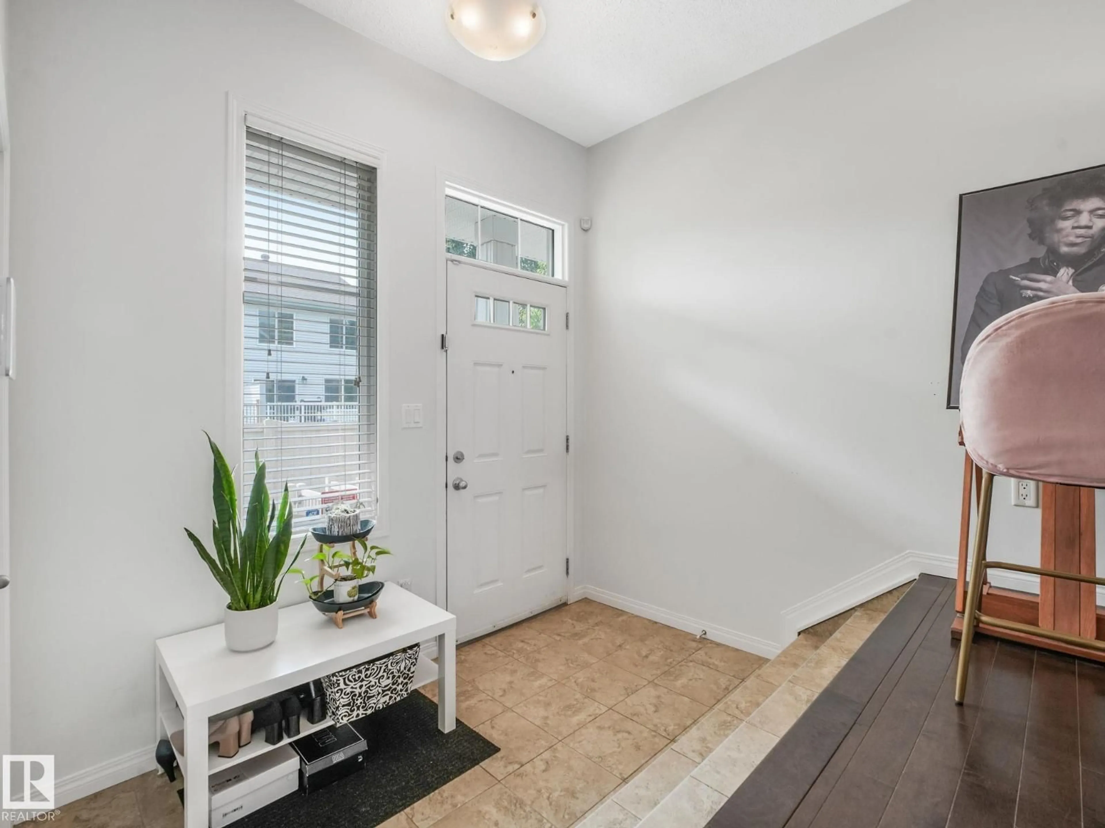 Indoor entryway for 21 - 1140 CHAPPELLE BV, Edmonton Alberta T6W2Z3