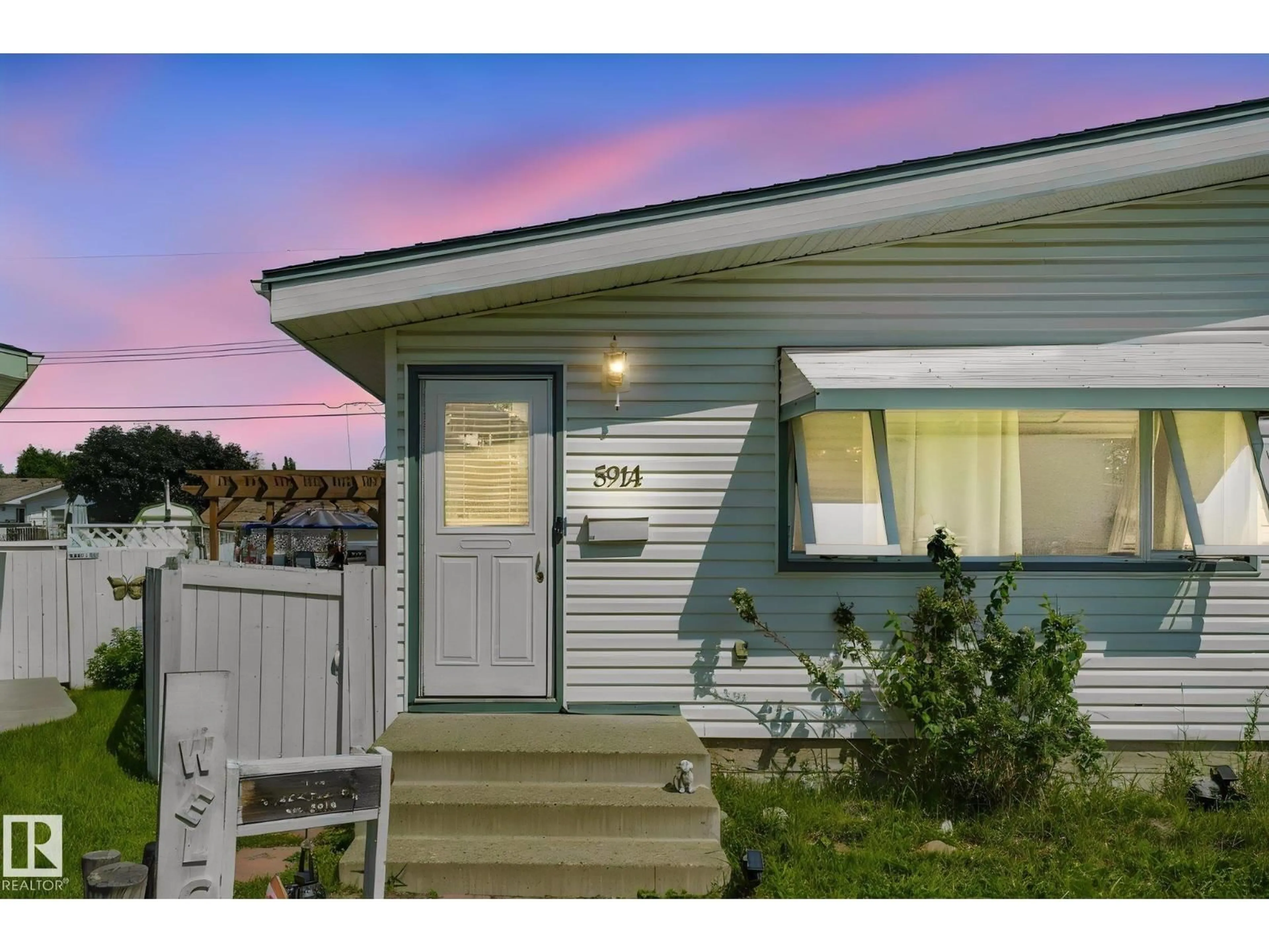 Home with vinyl exterior material, street for 5914 91 AV, Edmonton Alberta T6B0R4