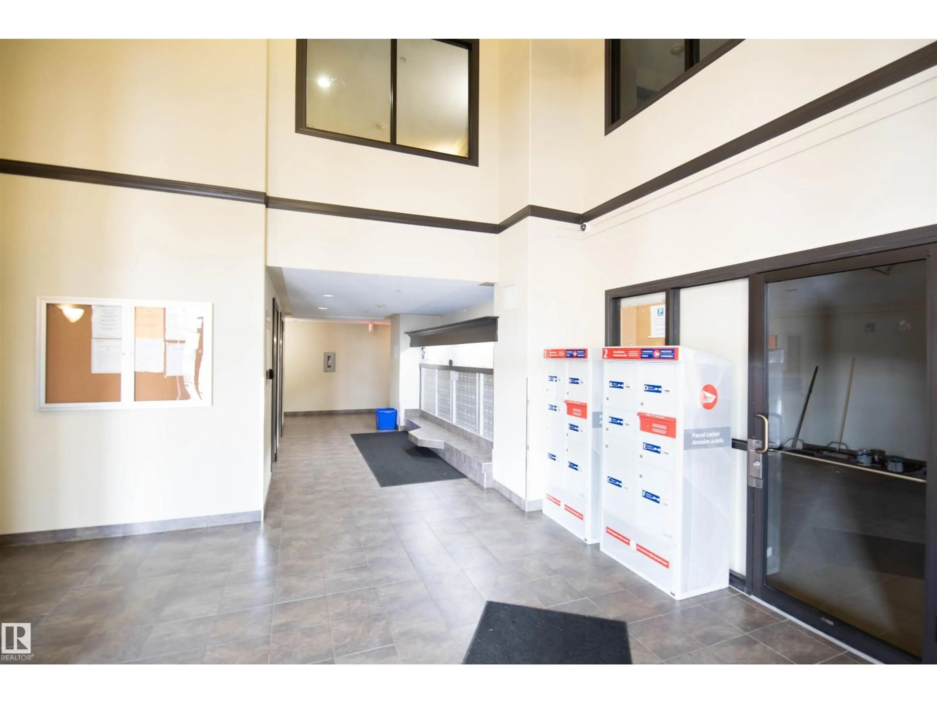 Indoor foyer for 7331 - 6125 SOUTH TERWILLEGAR DR, Edmonton Alberta T6R0L9