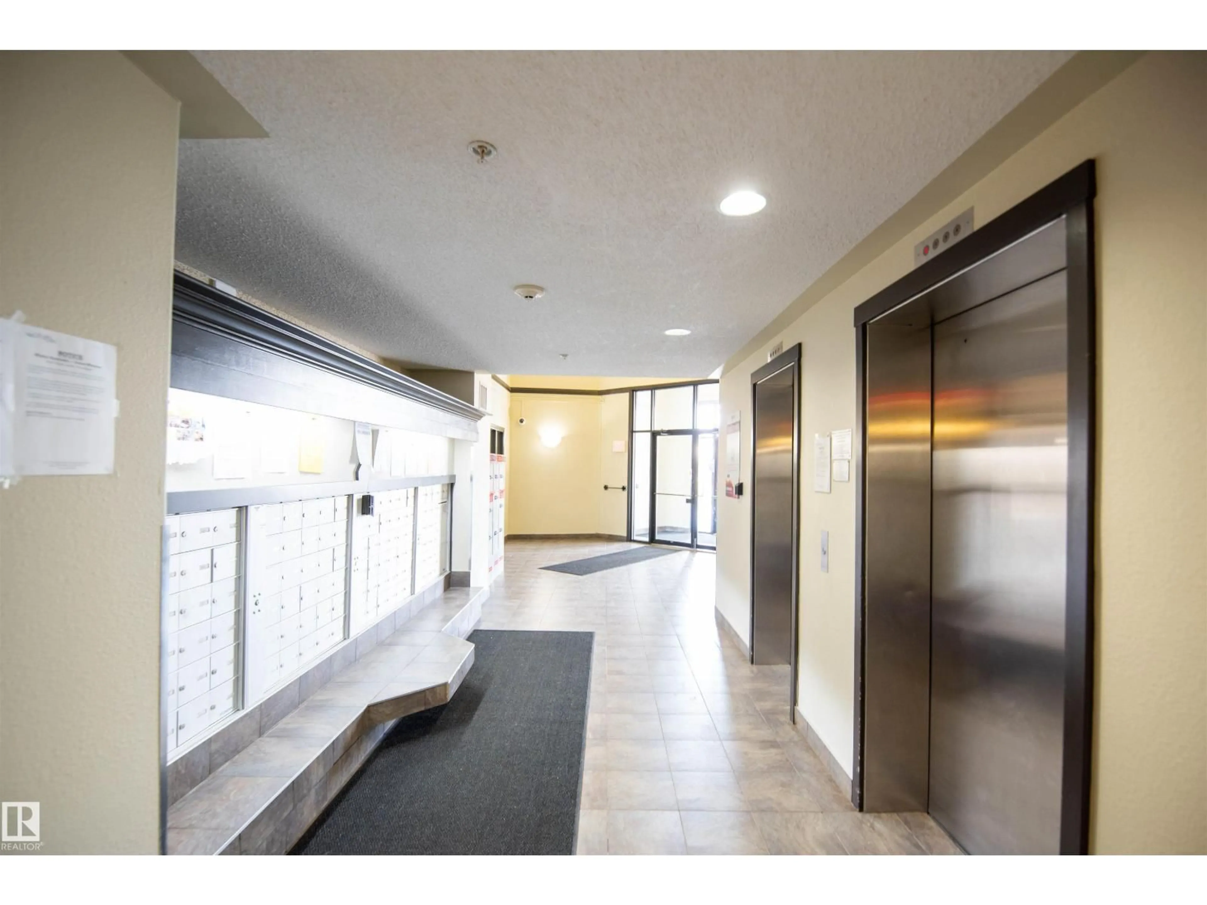 Indoor foyer for 7331 - 6125 SOUTH TERWILLEGAR DR, Edmonton Alberta T6R0L9