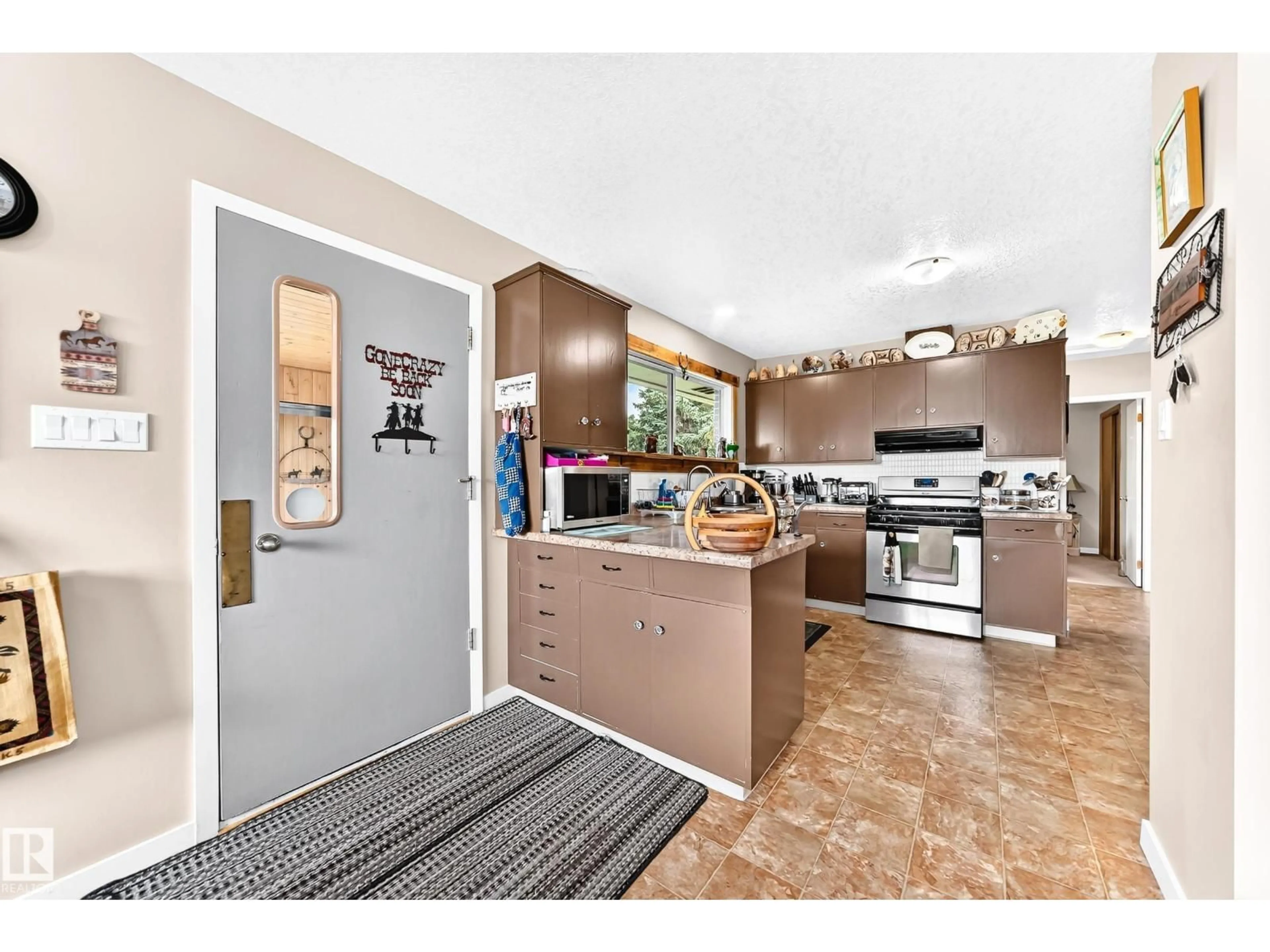 Open concept kitchen, ceramic/tile floor for 6502 TWP ROAD, Rural Parkland County Alberta T0E0W0