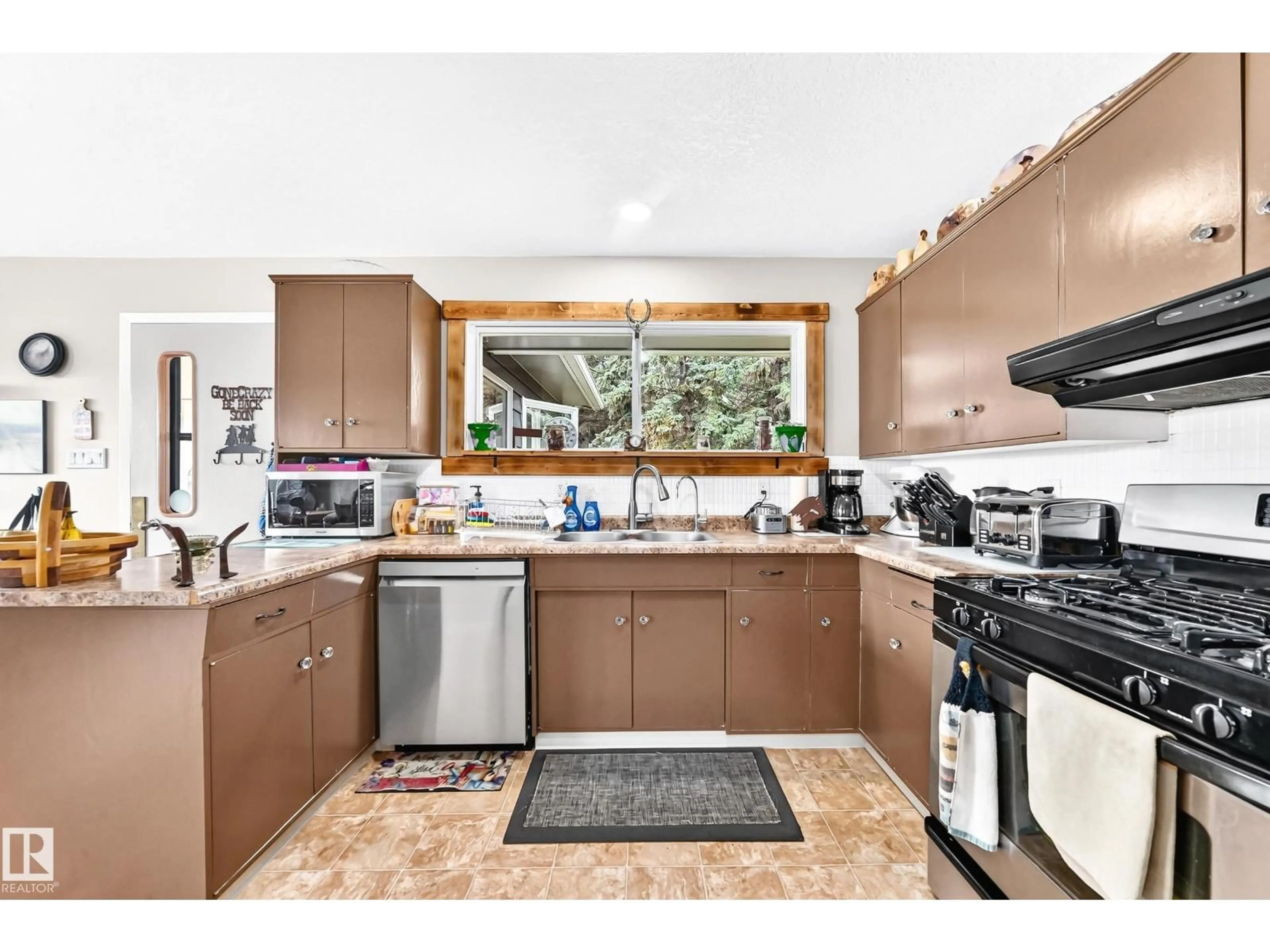 Standard kitchen, ceramic/tile floor for 6502 TWP ROAD, Rural Parkland County Alberta T0E0W0