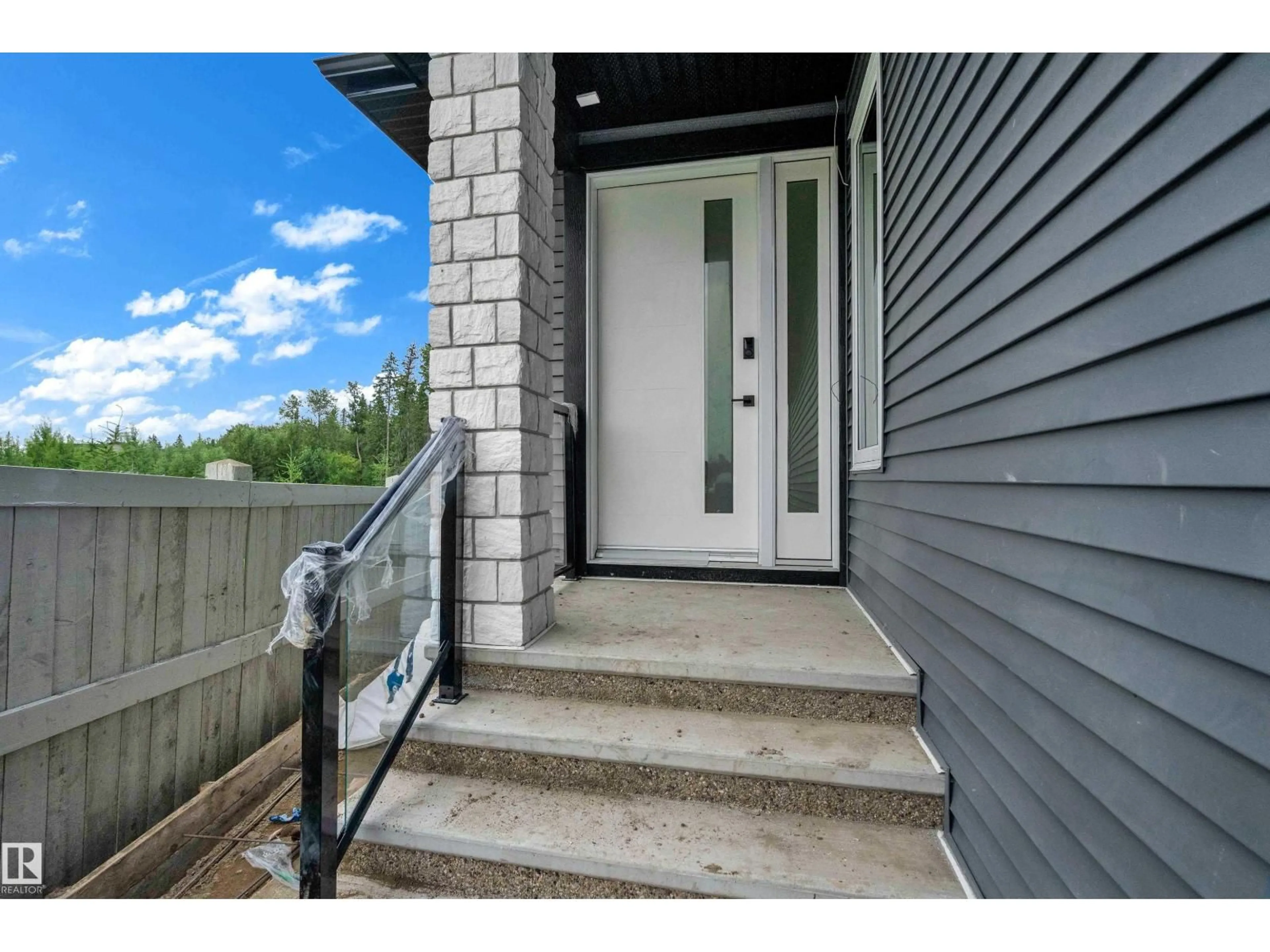 Indoor entryway for 57 MEADOWGROVE LN, Spruce Grove Alberta T7X0W2