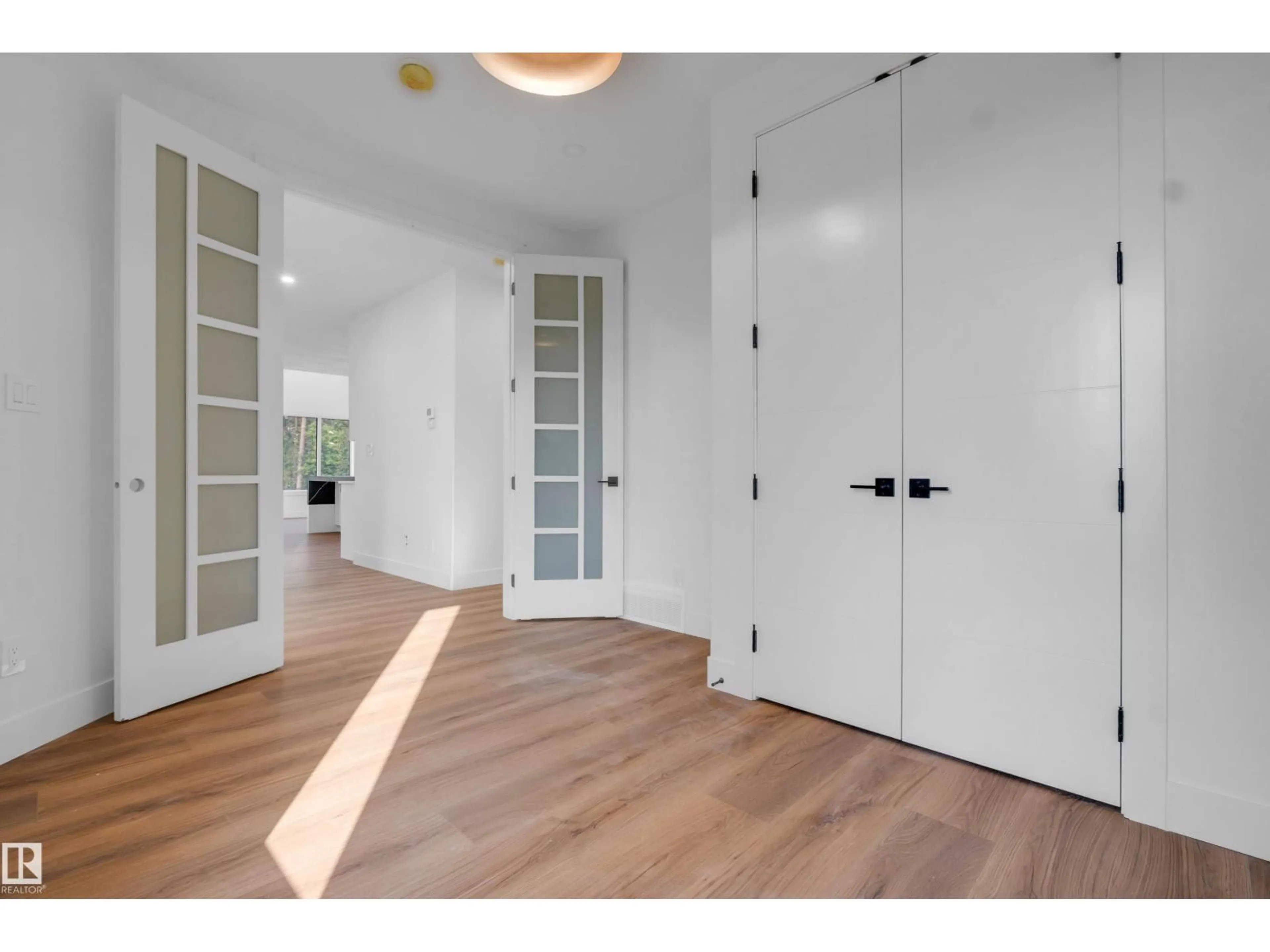 Indoor entryway for 57 MEADOWGROVE LN, Spruce Grove Alberta T7X0W2