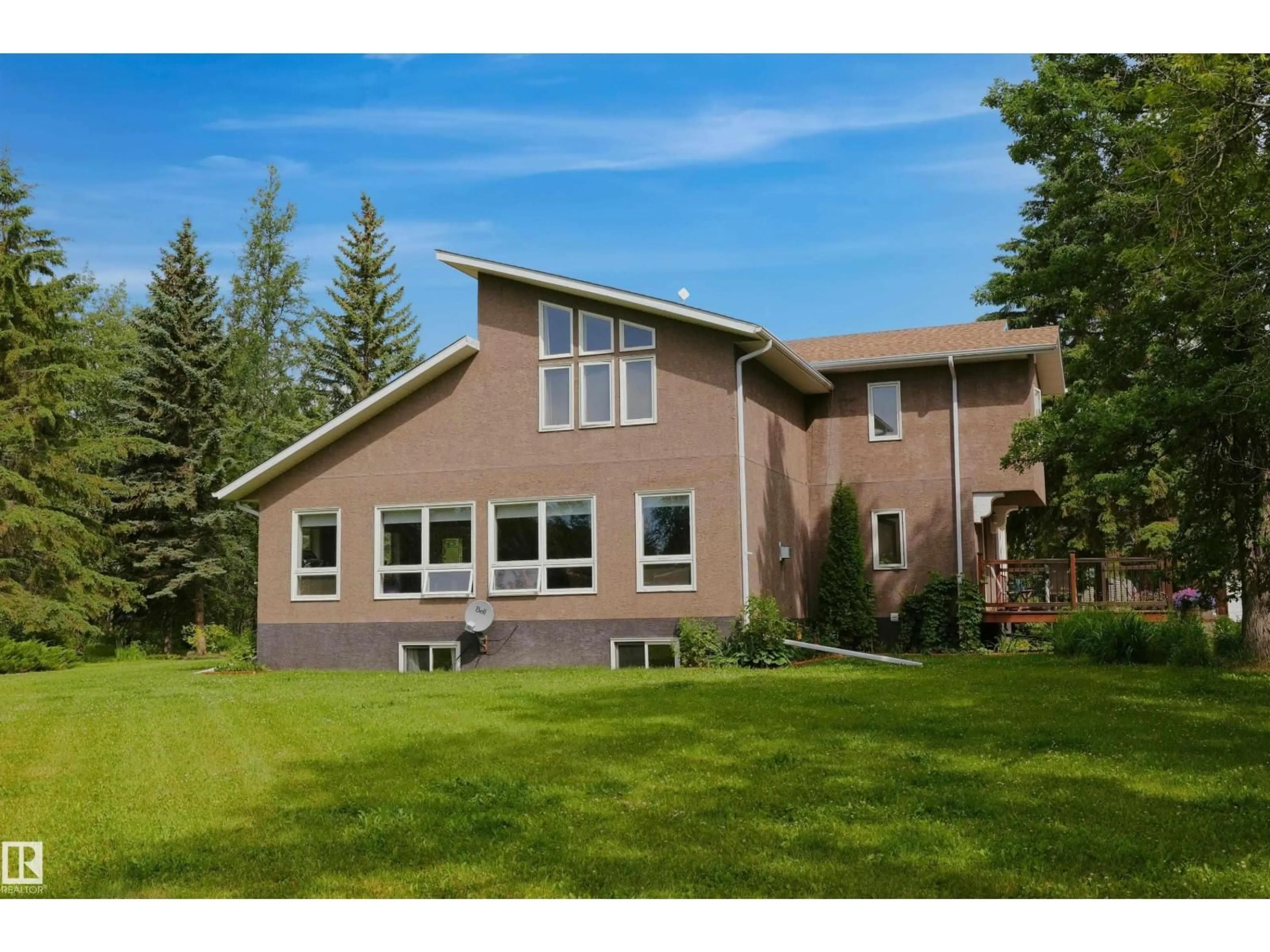 Home with vinyl exterior material, unknown for 4314 TWP RD 610, Rural Barrhead County Alberta T7N1N2