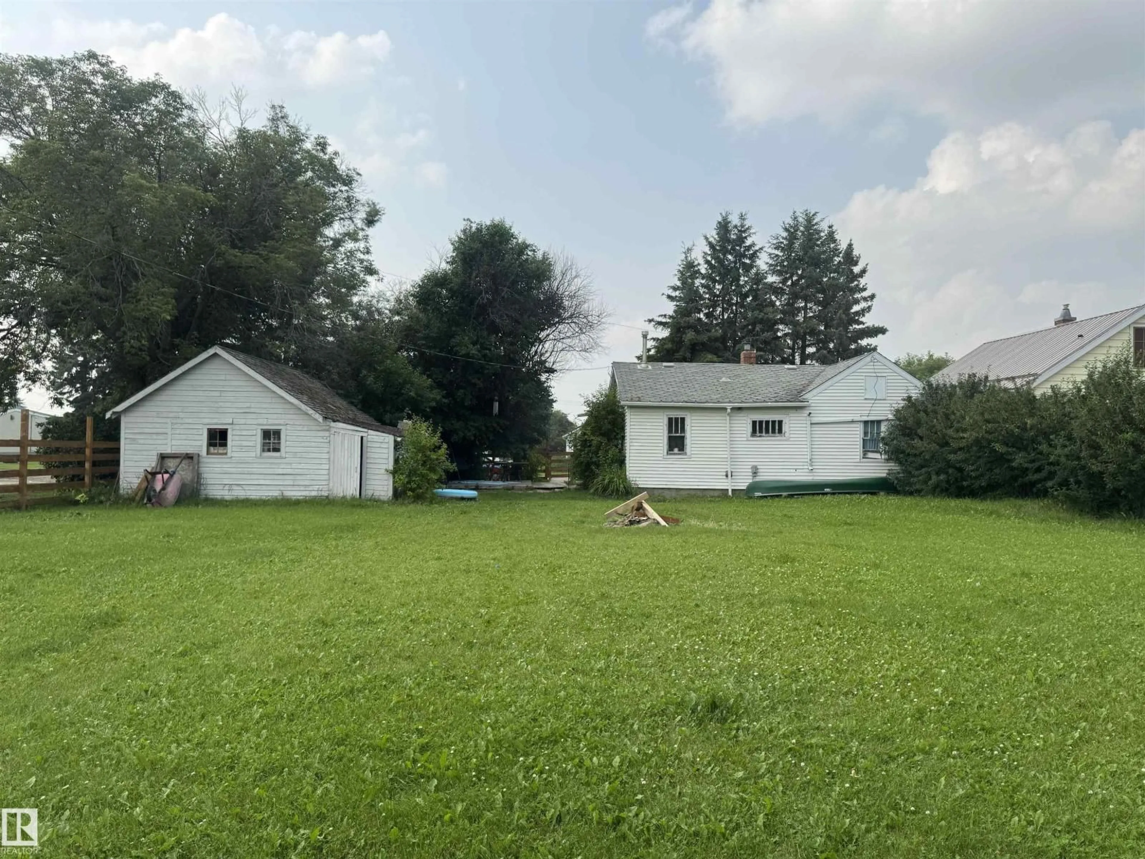 Unknown for 5019 48 AV, Onoway Alberta T0E1V0