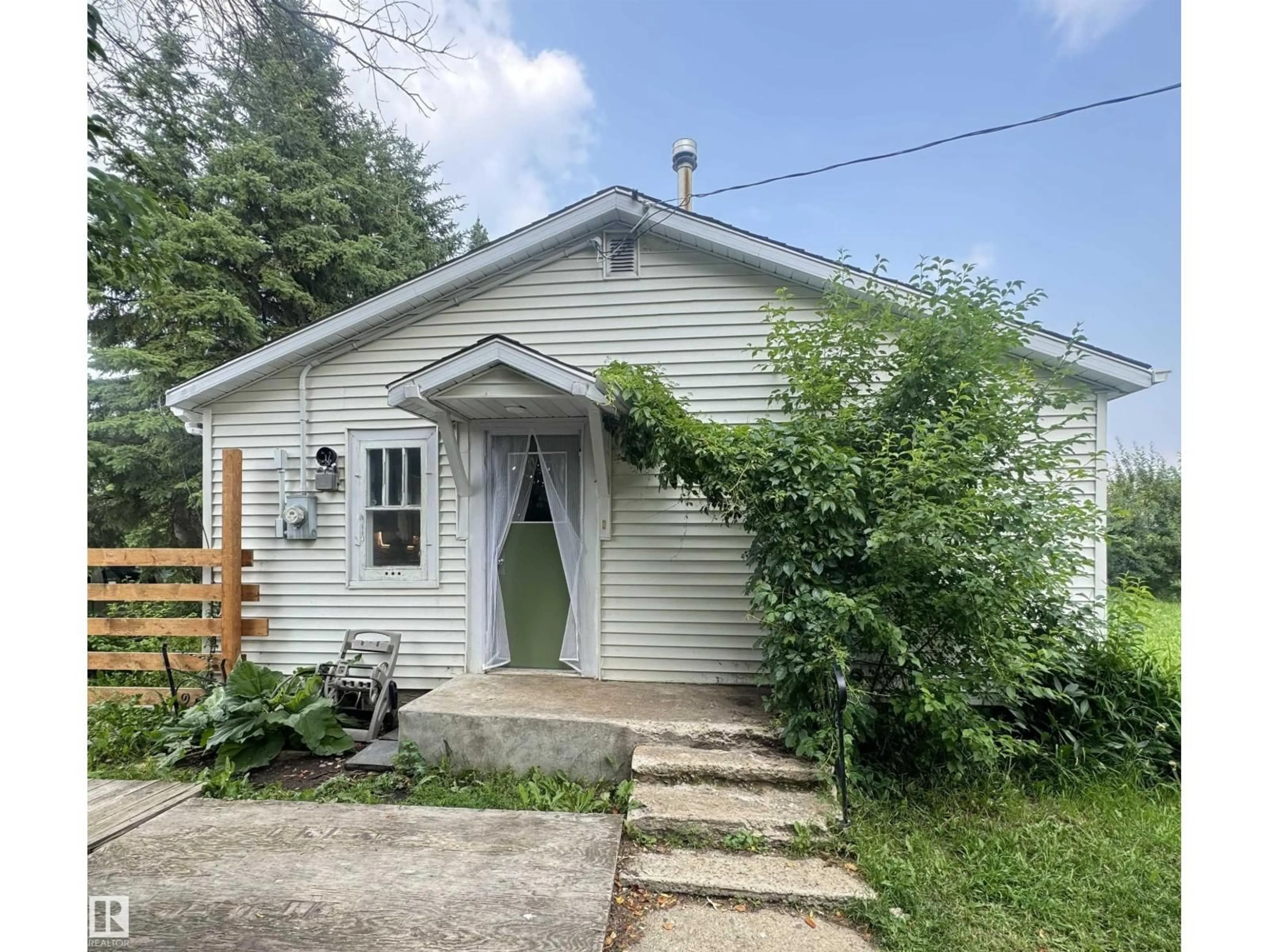 Shed for 5019 48 AV, Onoway Alberta T0E1V0