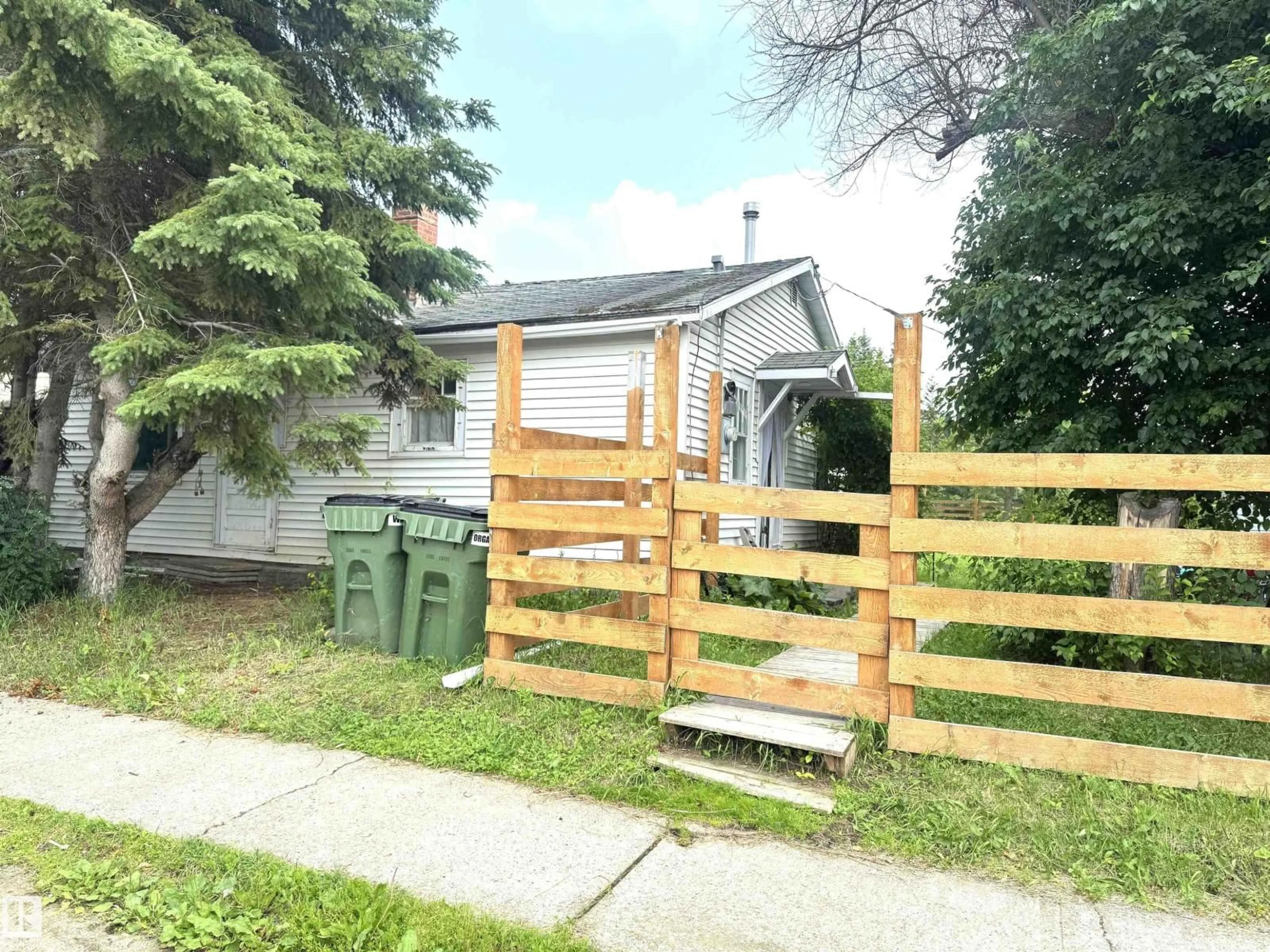 Shed for 5019 48 AV, Onoway Alberta T0E1V0