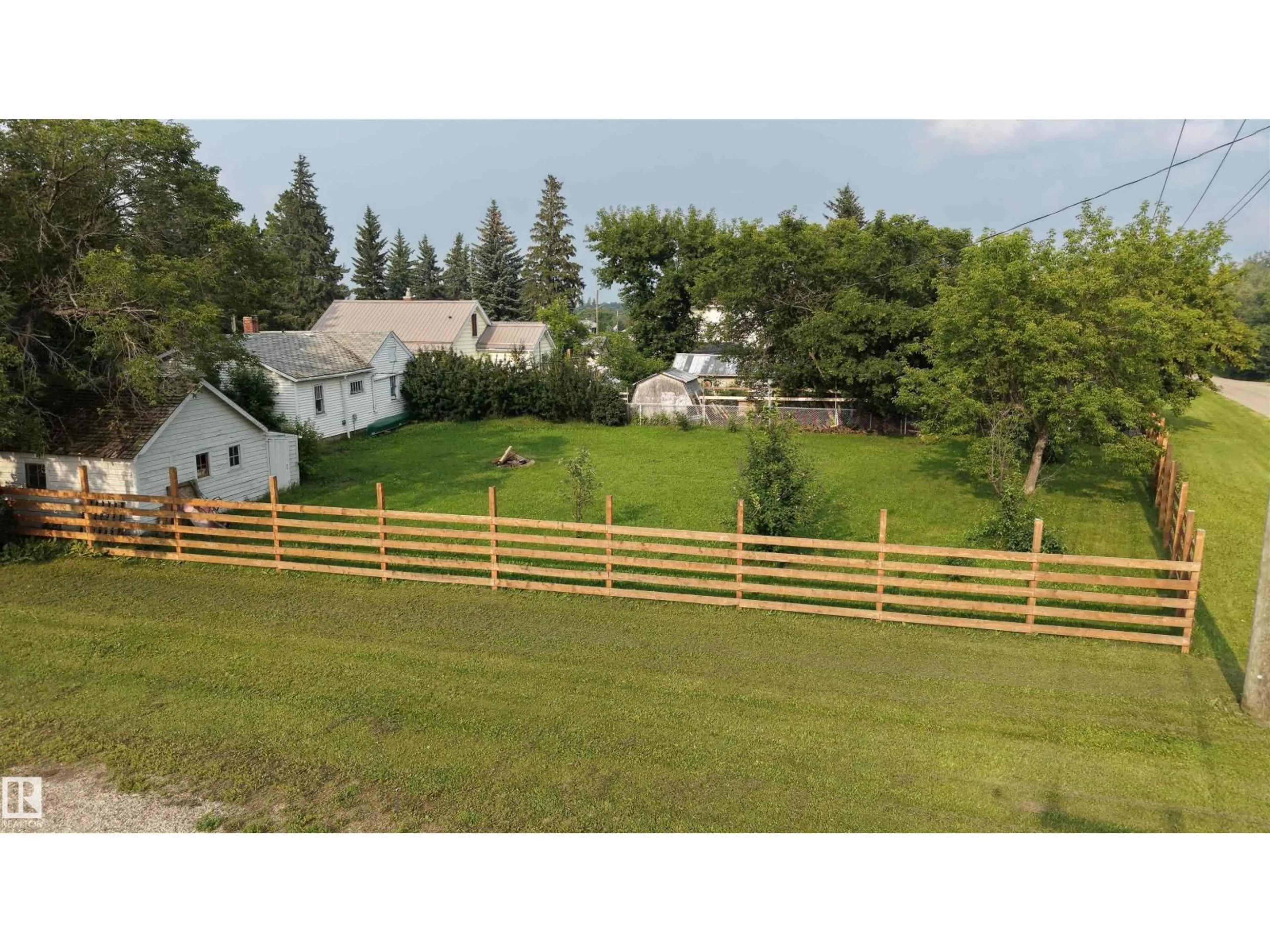 A pic from outside/outdoor area/front of a property/back of a property/a pic from drone, mountain view for 5019 48 AV, Onoway Alberta T0E1V0