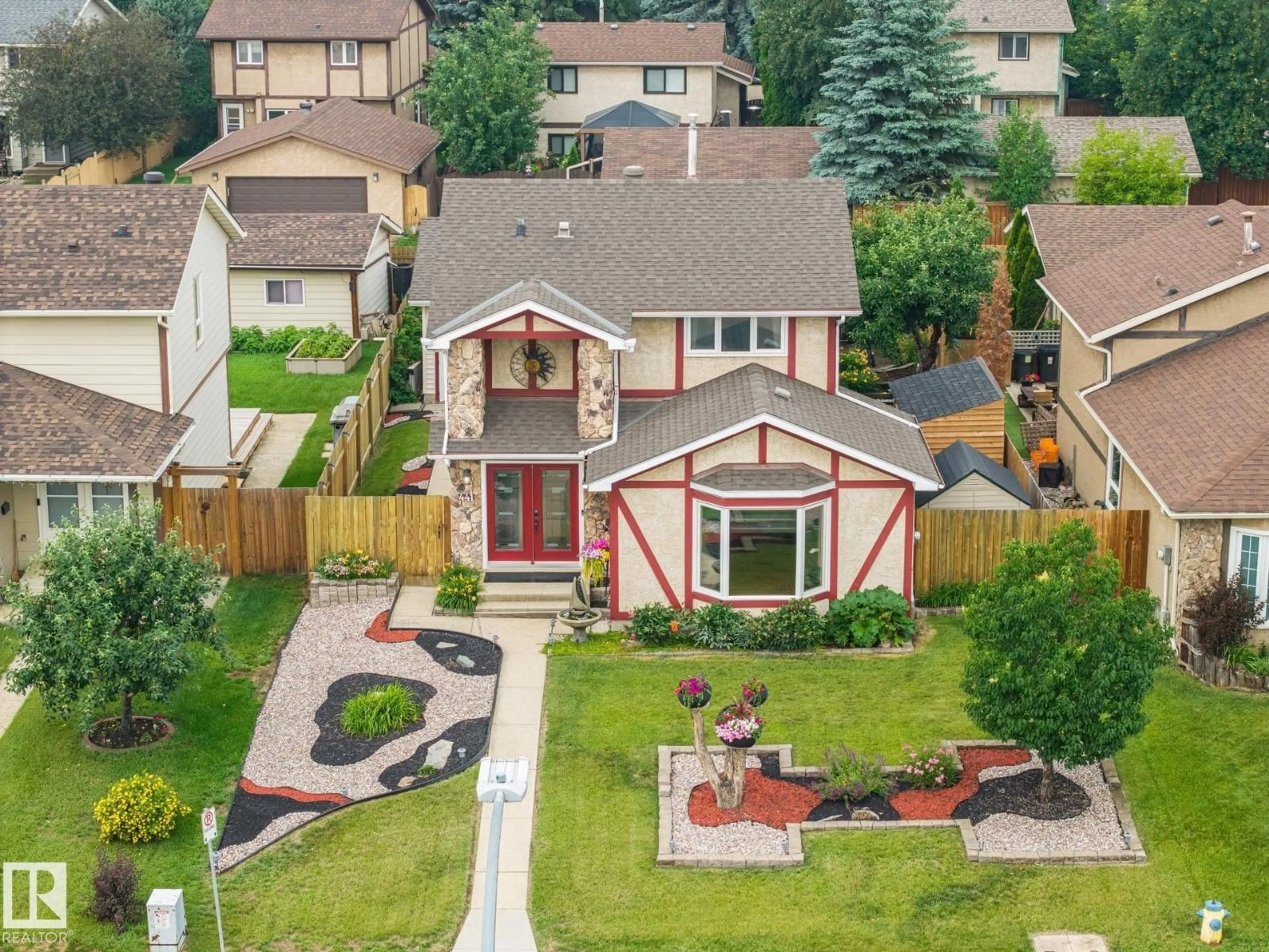 A pic from outside/outdoor area/front of a property/back of a property/a pic from drone, street for 441 WOODVALE RD, Edmonton Alberta T6L1W4