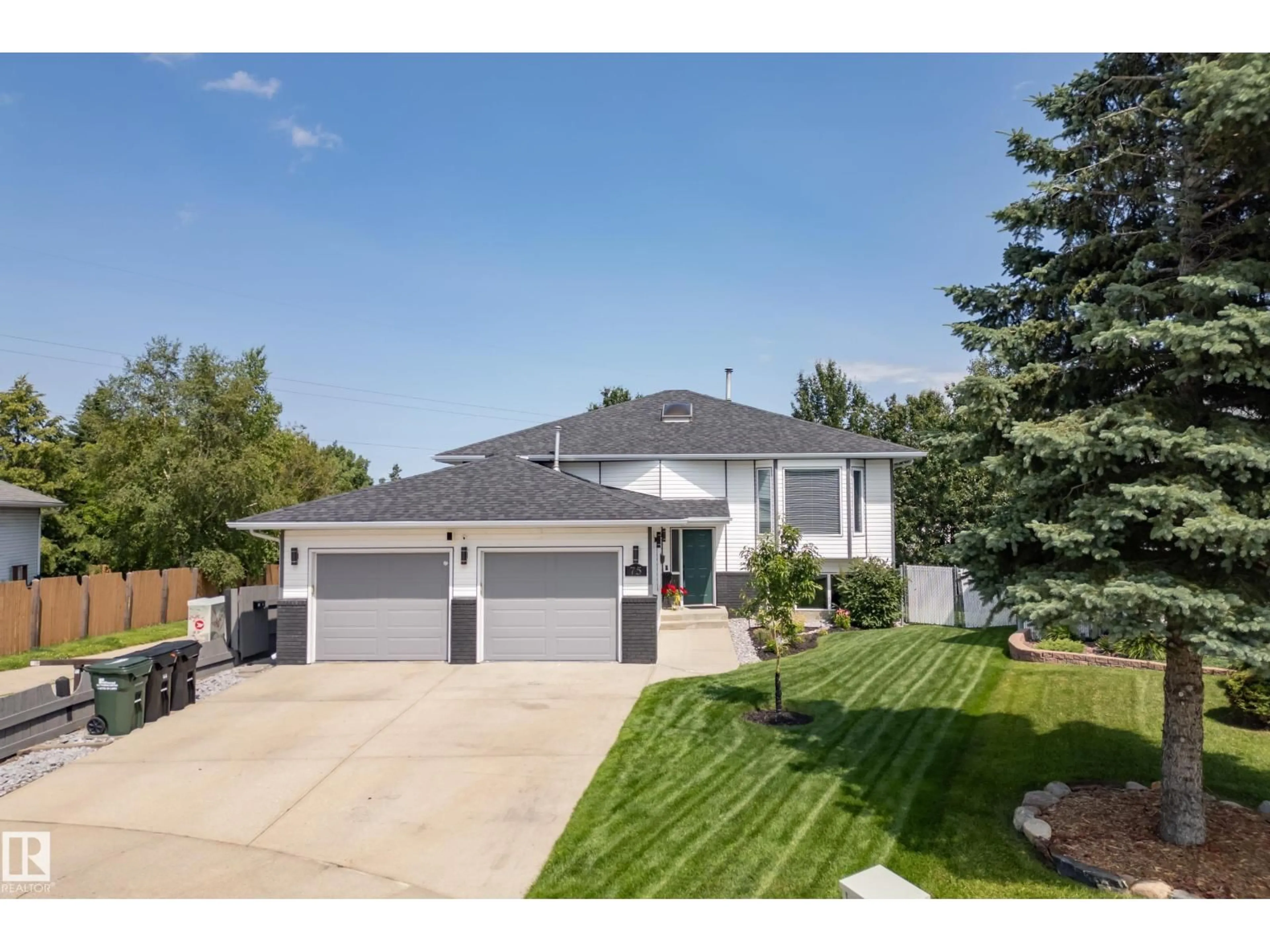 A pic from outside/outdoor area/front of a property/back of a property/a pic from drone, street for 75 CHARLTON CR, Sherwood Park Alberta T8H1S2
