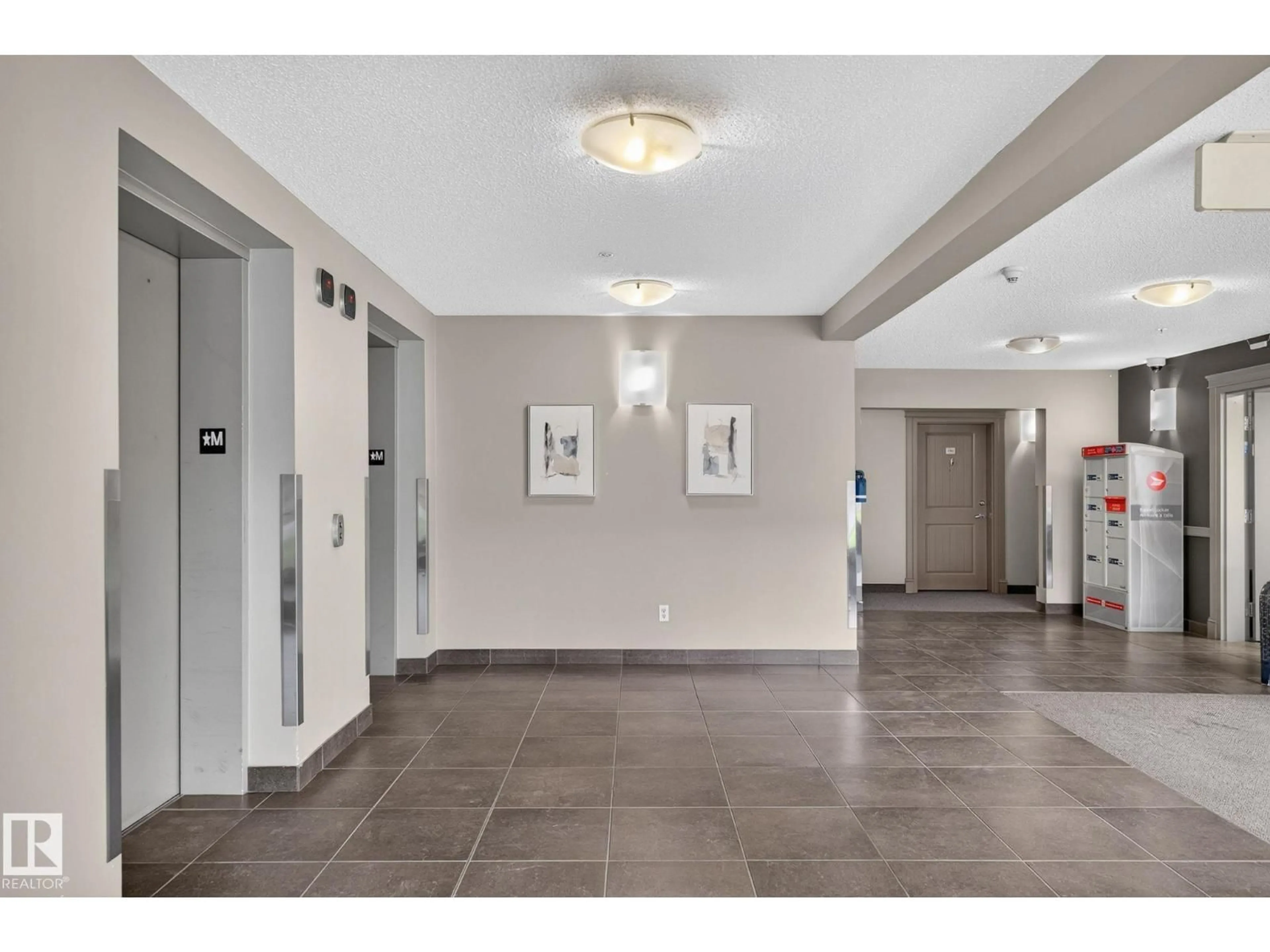 Indoor foyer for 217 - 13908 136 ST, Edmonton Alberta T6V1Y4