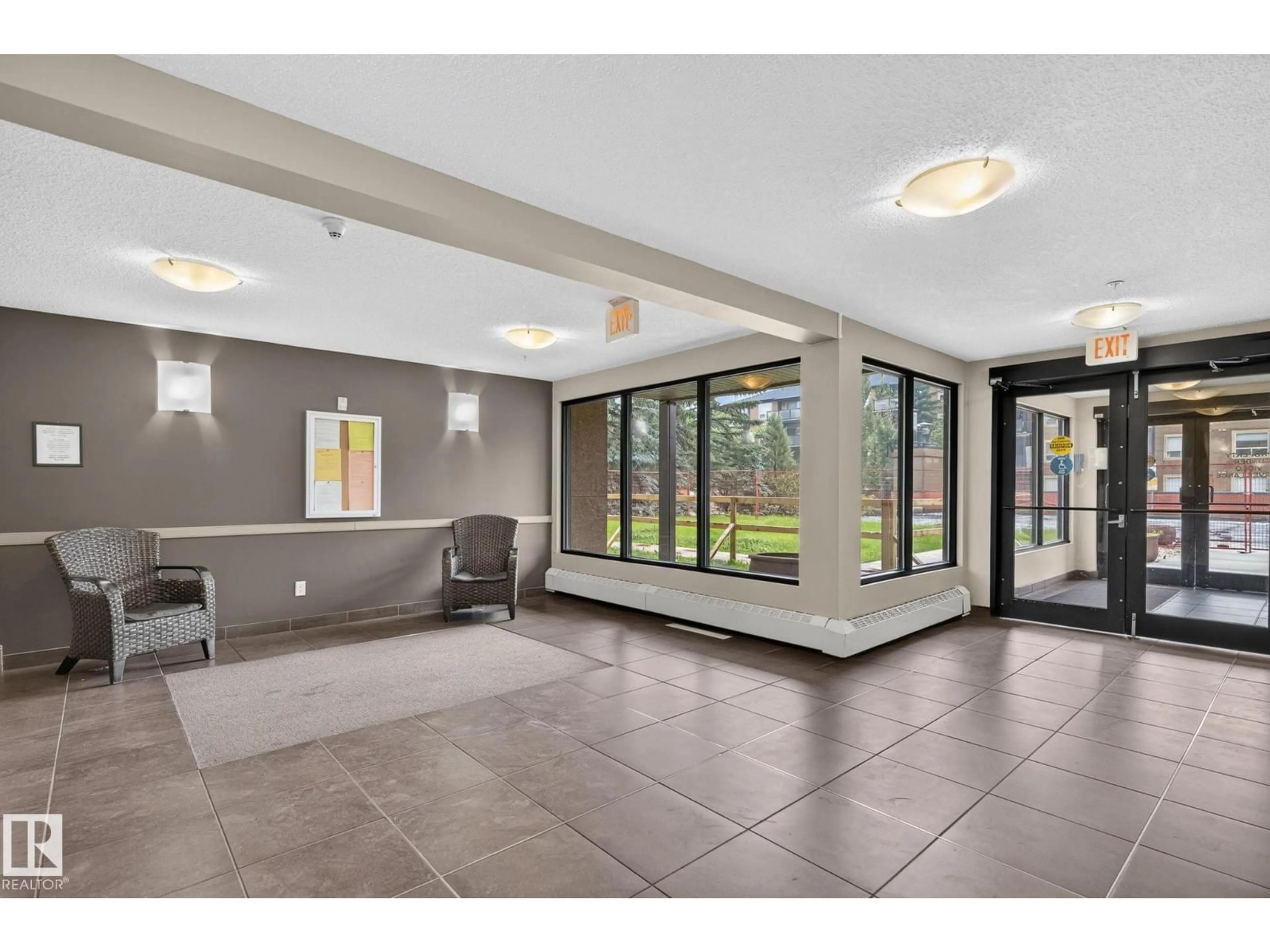 Indoor foyer for 217 - 13908 136 ST, Edmonton Alberta T6V1Y4