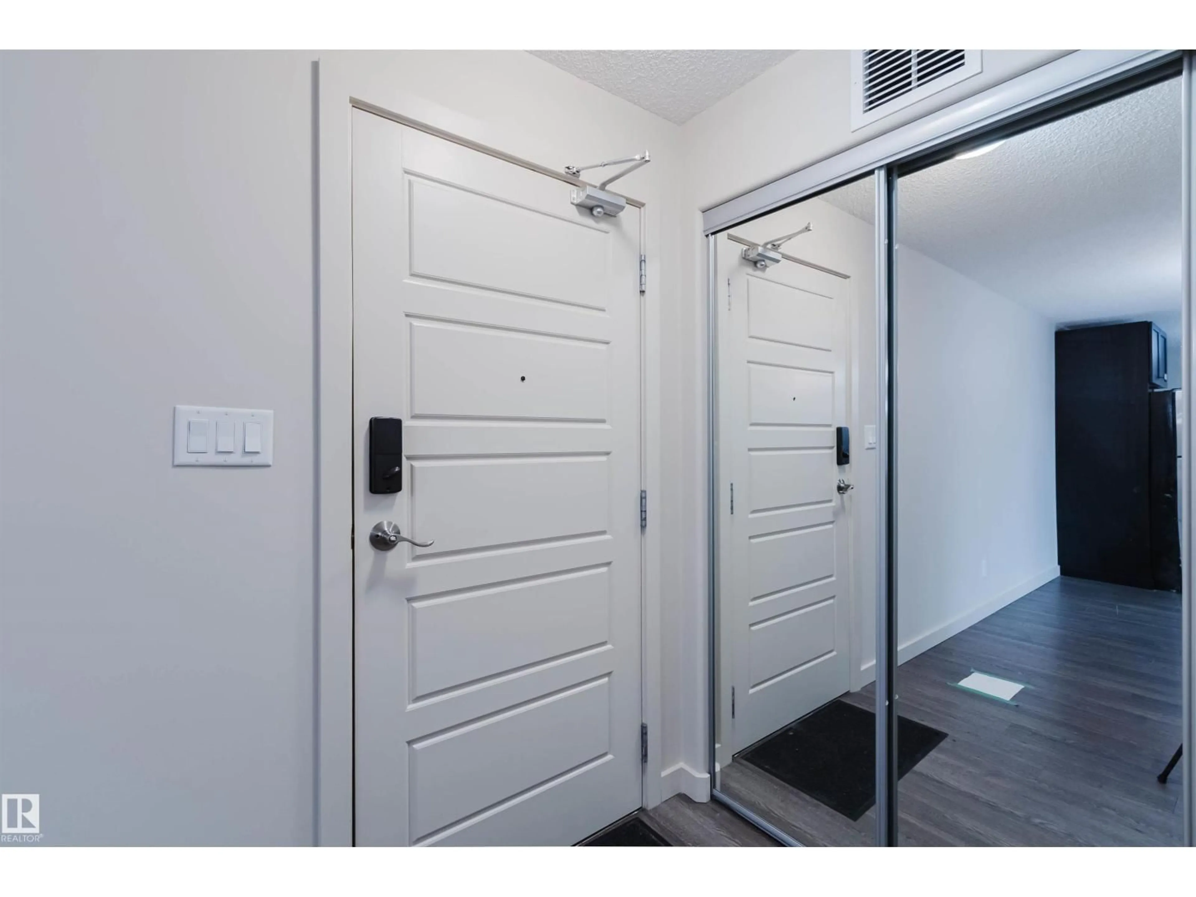 Indoor entryway for 304 - 6084 STANTON DR, Edmonton Alberta T6X0Z4