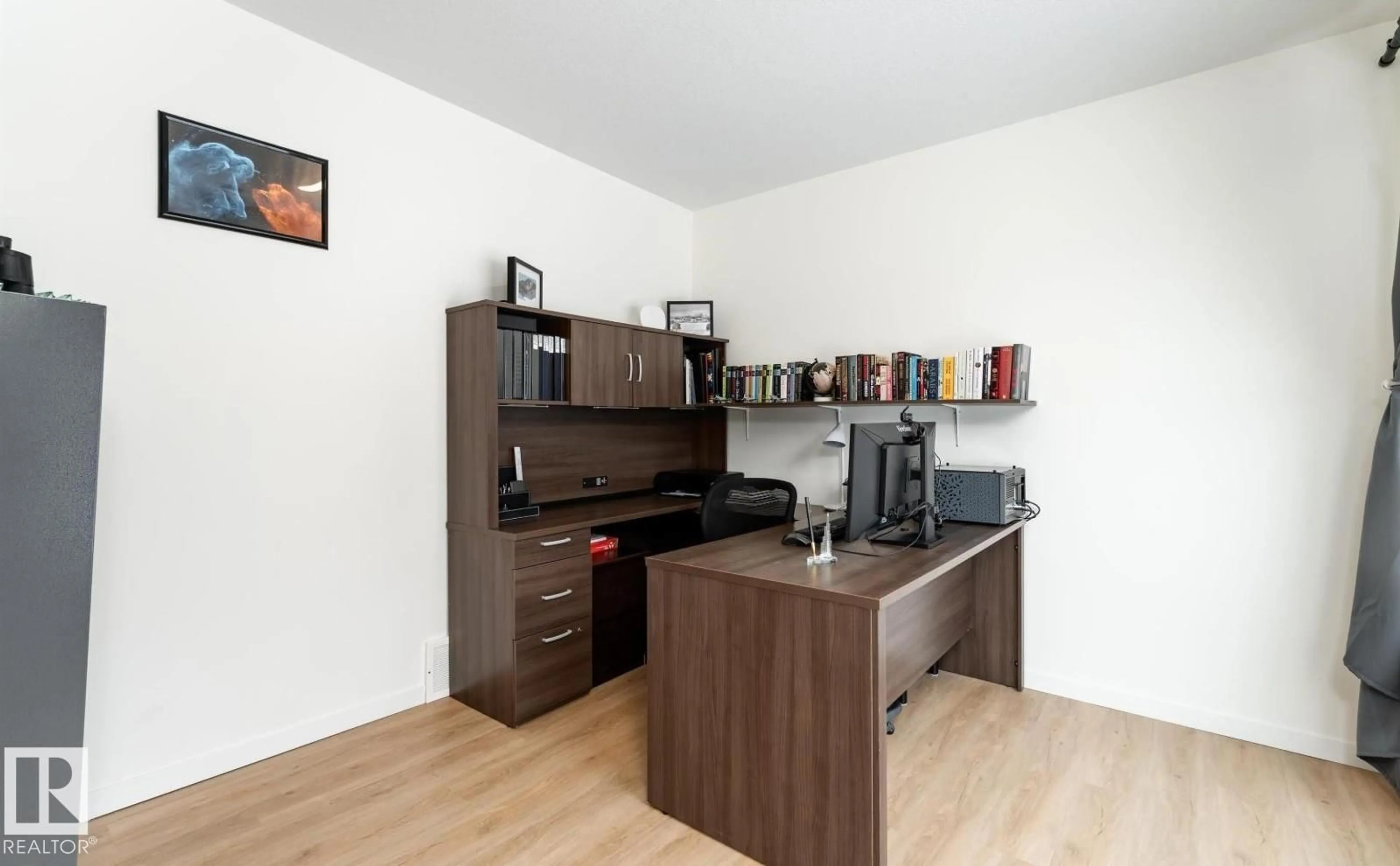 Standard kitchen, wood/laminate floor for SW - 427 39 ST, Edmonton Alberta T6X2X9