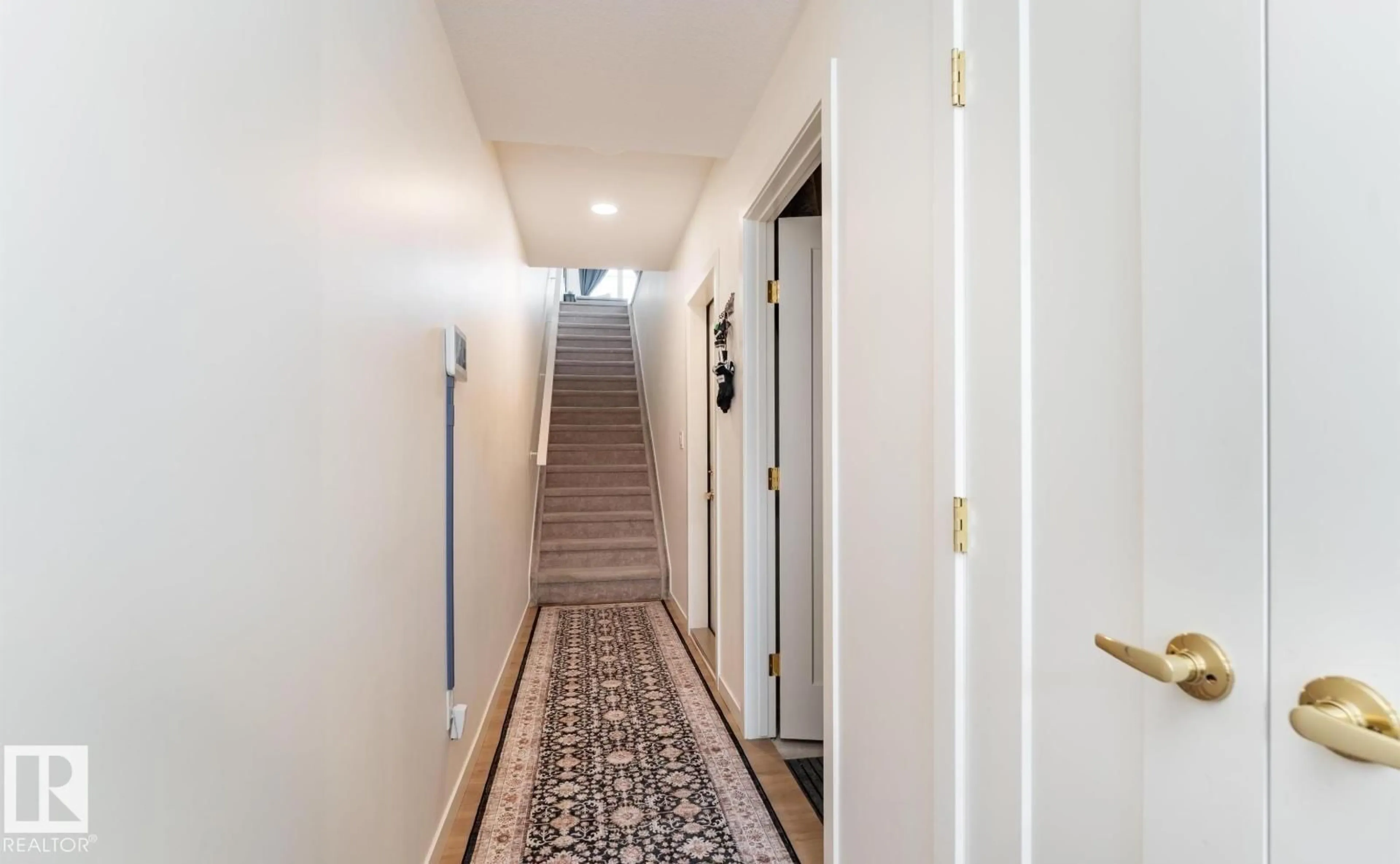 Indoor foyer for SW - 427 39 ST, Edmonton Alberta T6X2X9